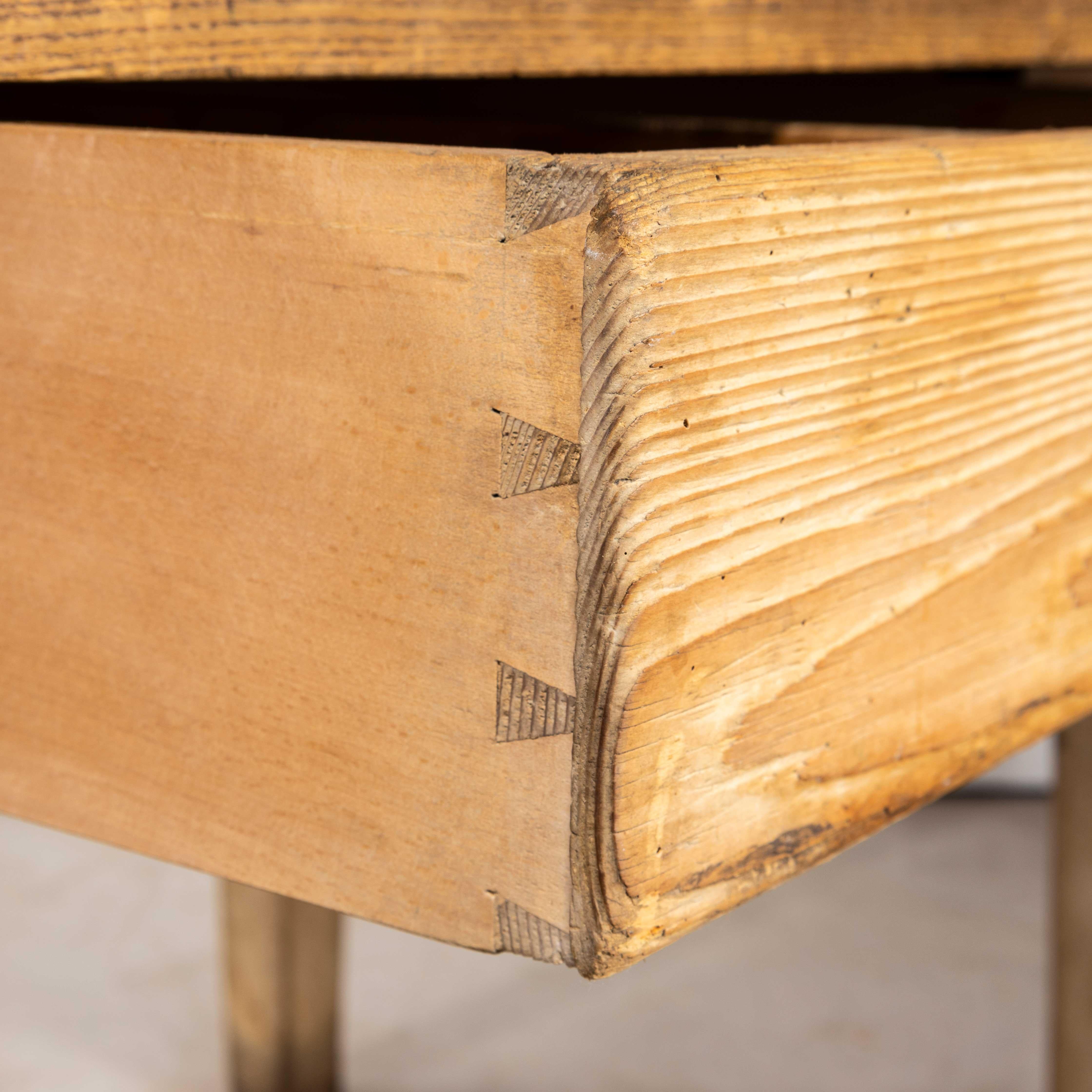 Très grande table de prépeuve de sculpture française d'origine des années 1950 en vente 1