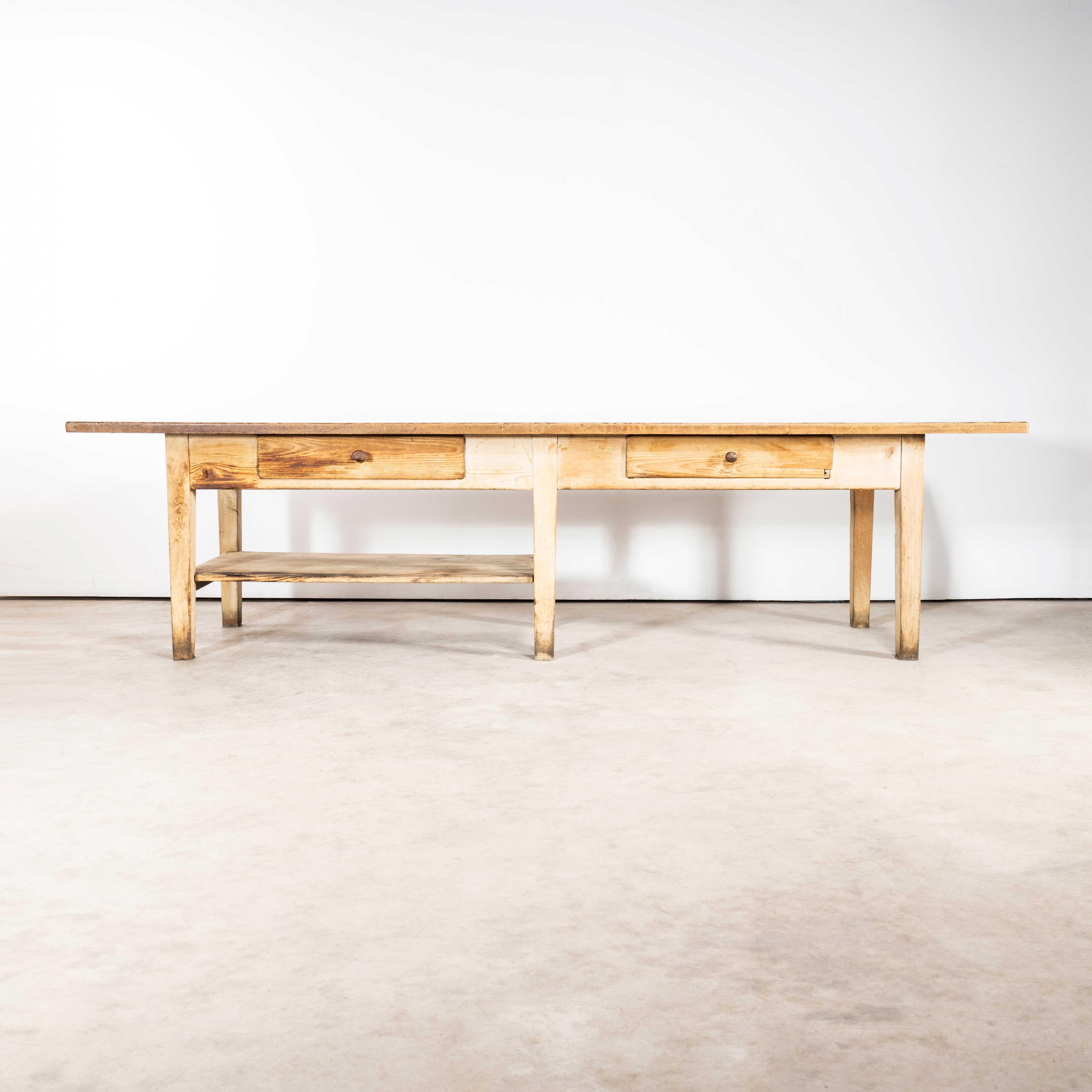 Très grande table de prépeuve de sculpture française d'origine des années 1950 en vente 2