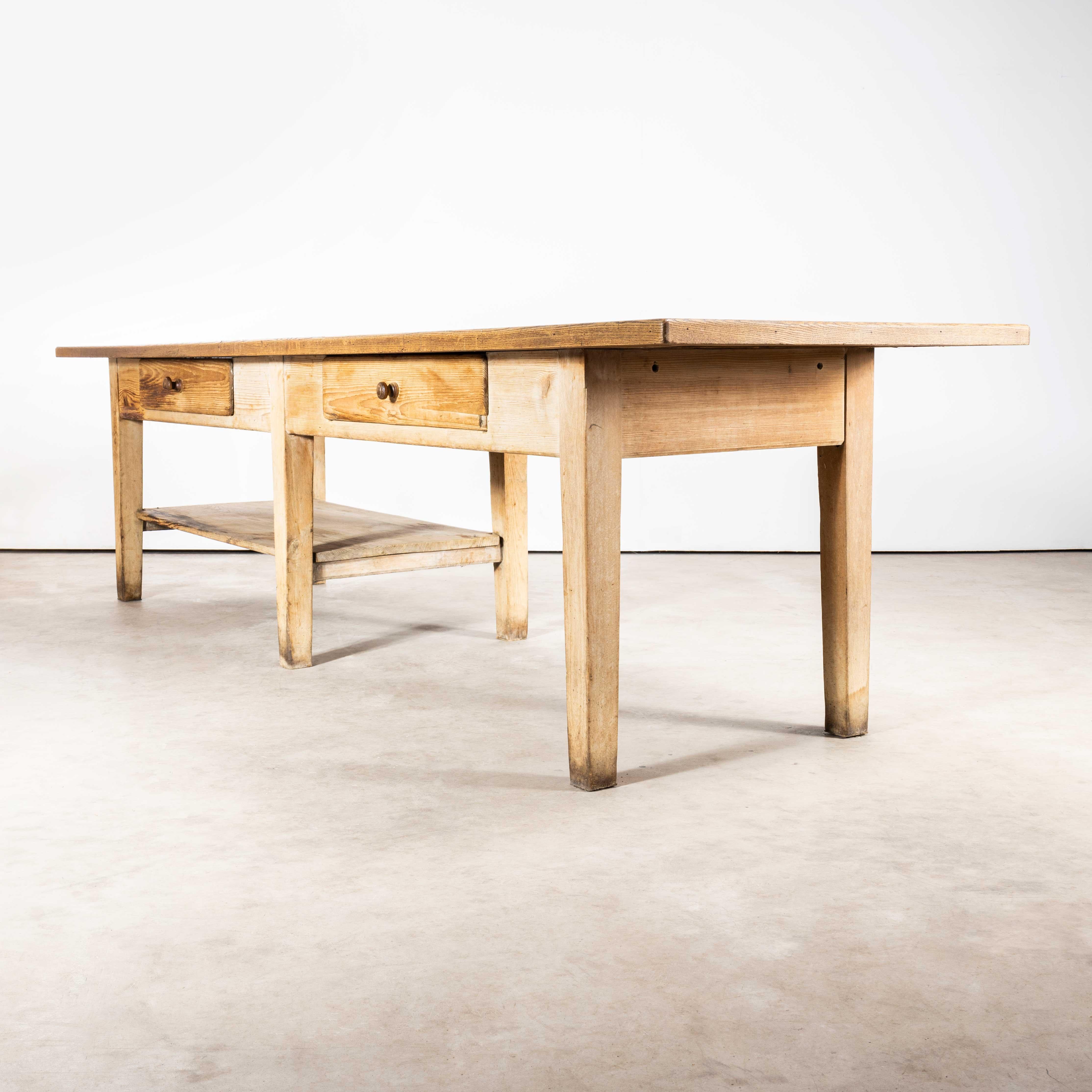Très grande table de prépeuve de sculpture française d'origine des années 1950 en vente 3