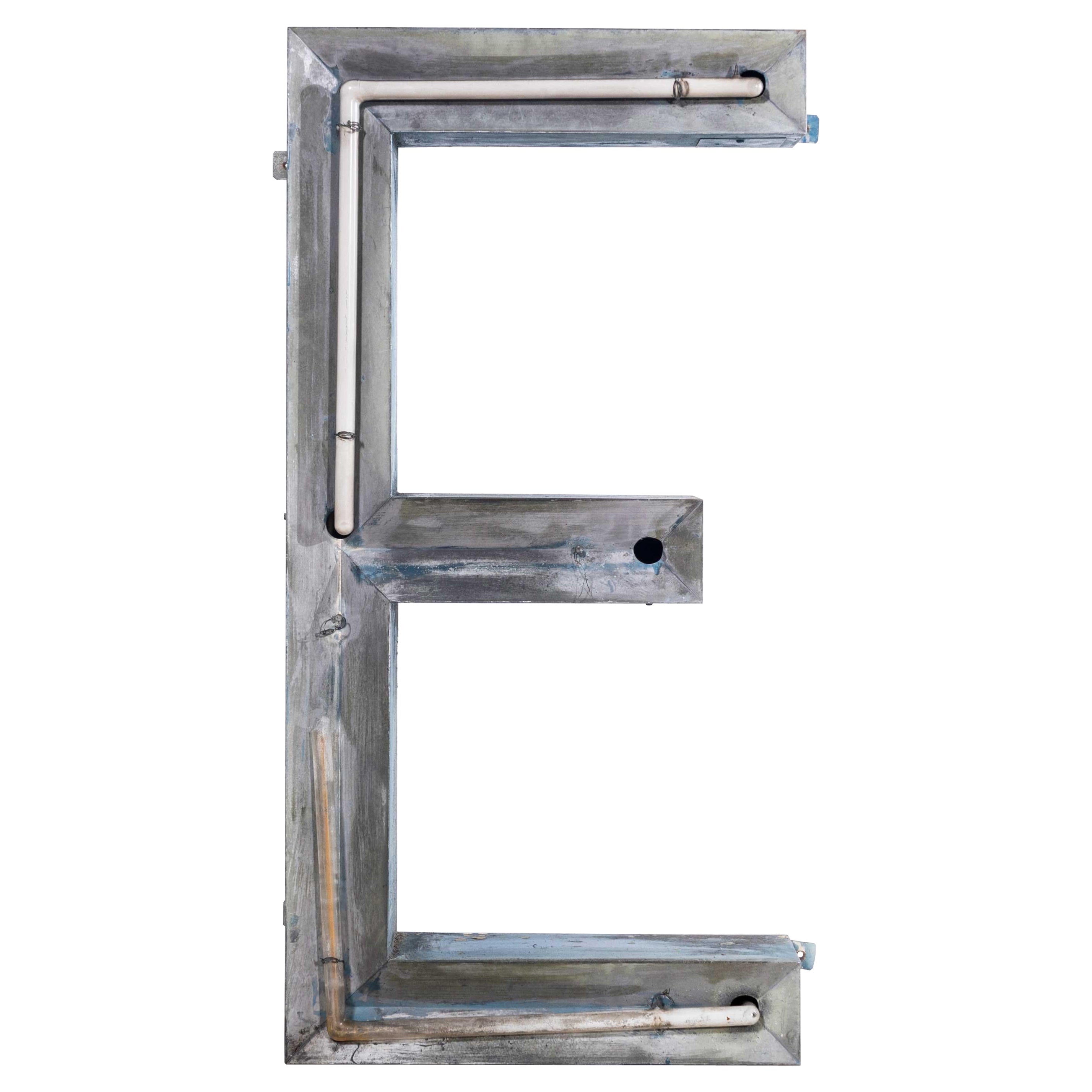 1950er Jahre Sehr großes Originalschild Buchstabe E - ein Meter hoch