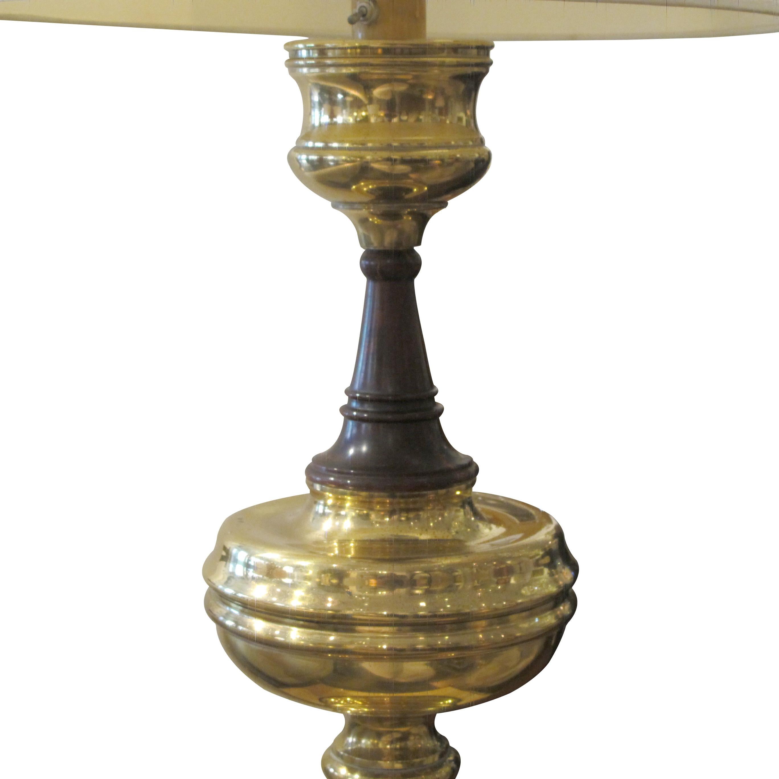 1950s Très grande paire de lampes de table en laiton et Wood, anglaises en vente 3