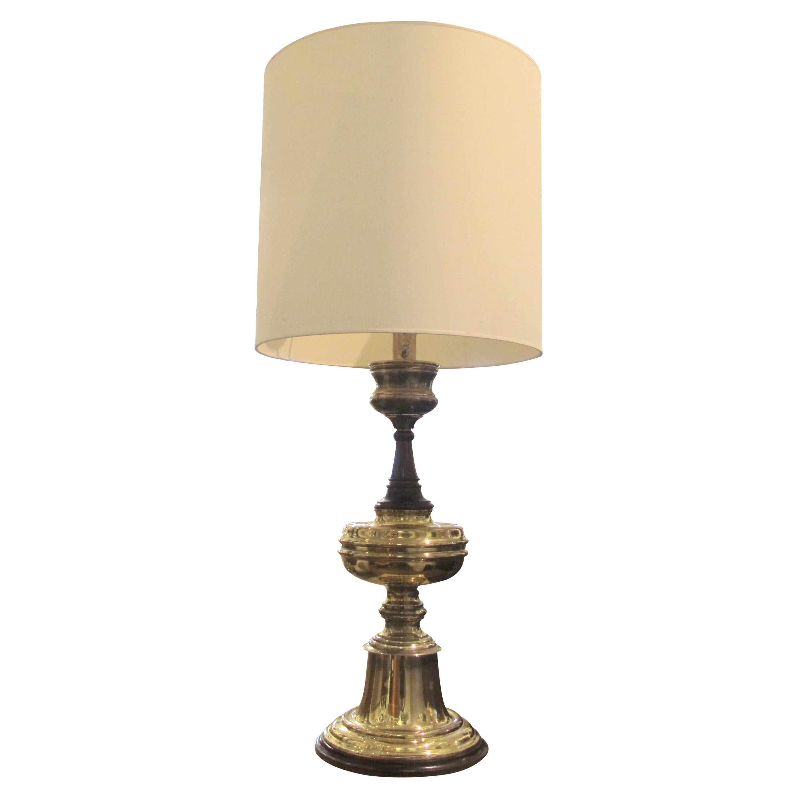 Anglais 1950s Très grande paire de lampes de table en laiton et Wood, anglaises en vente