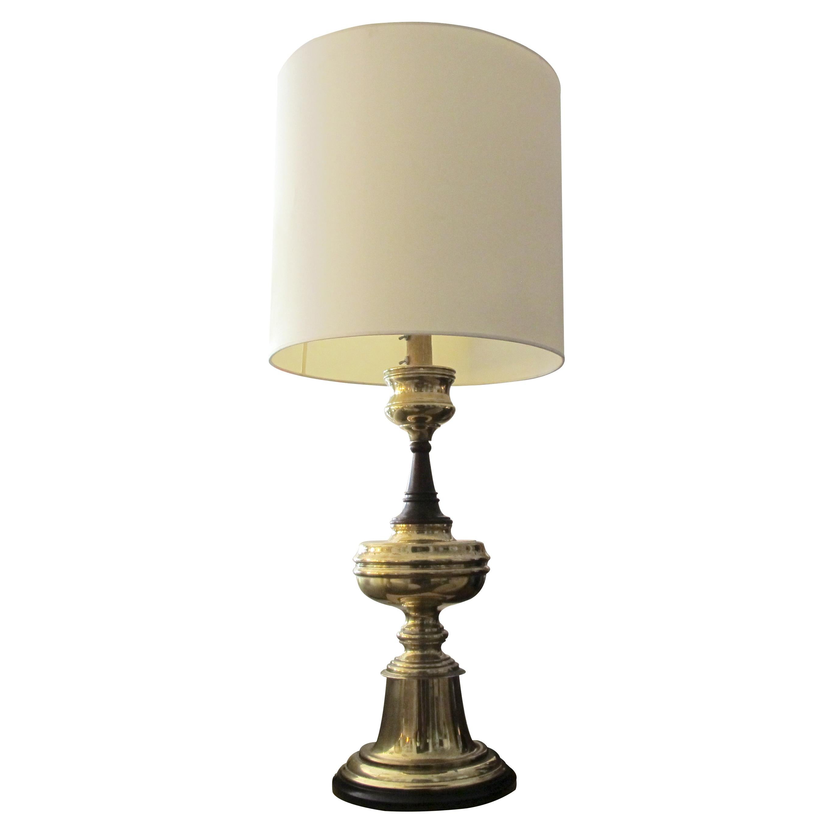 Autre 1950s Très grande paire de lampes de table en laiton et Wood, anglaises en vente
