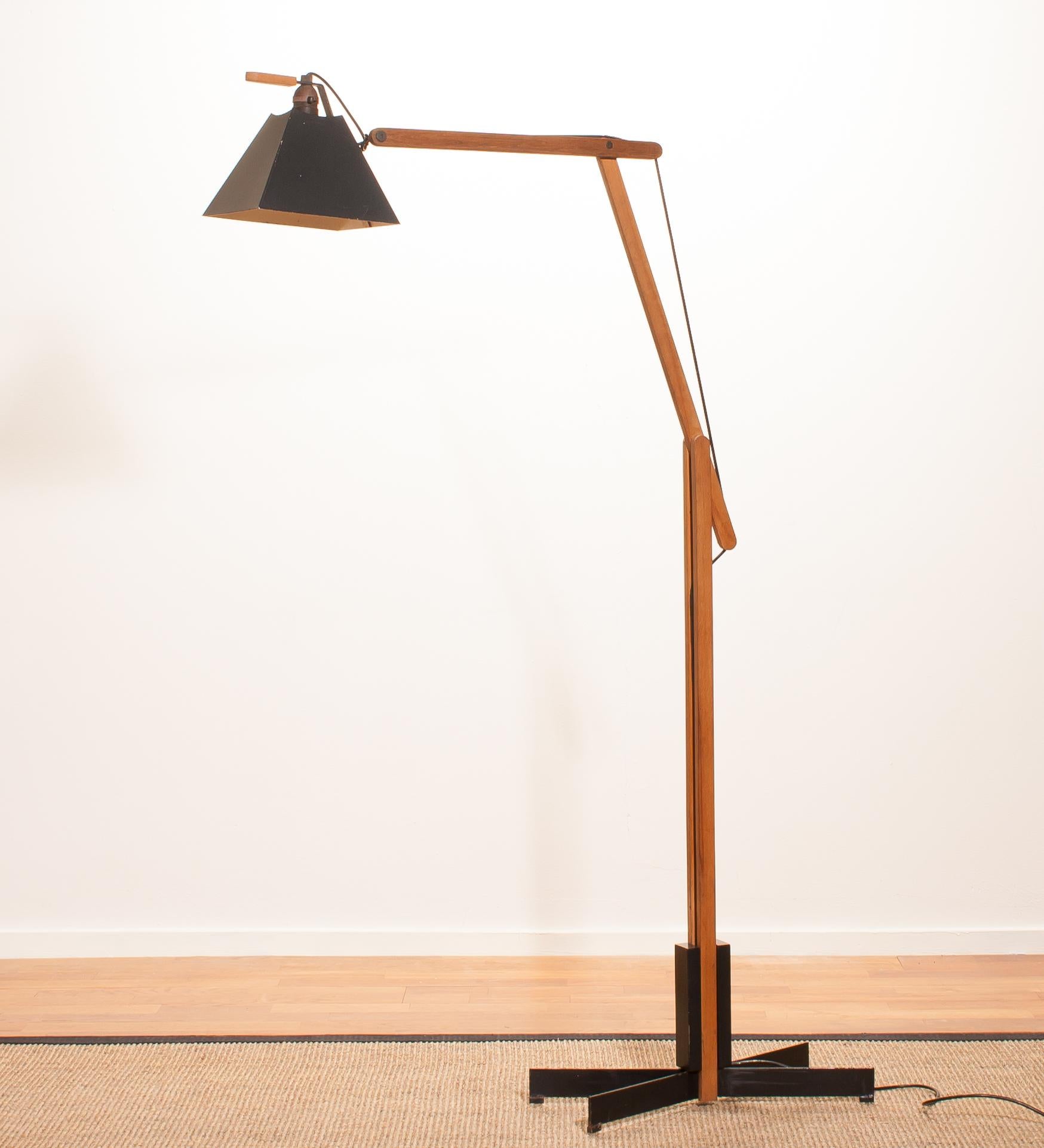 Magnificent rare floor lamp by Luxus, Sweden.
This lamp is adjustable by a counterbalance.
The Stand is made of teak with a black lacquered shade.
It is labelled by Luxus and in a beautiful condition.
Period 1950s.
Dimensions: H 125 cm, D 90