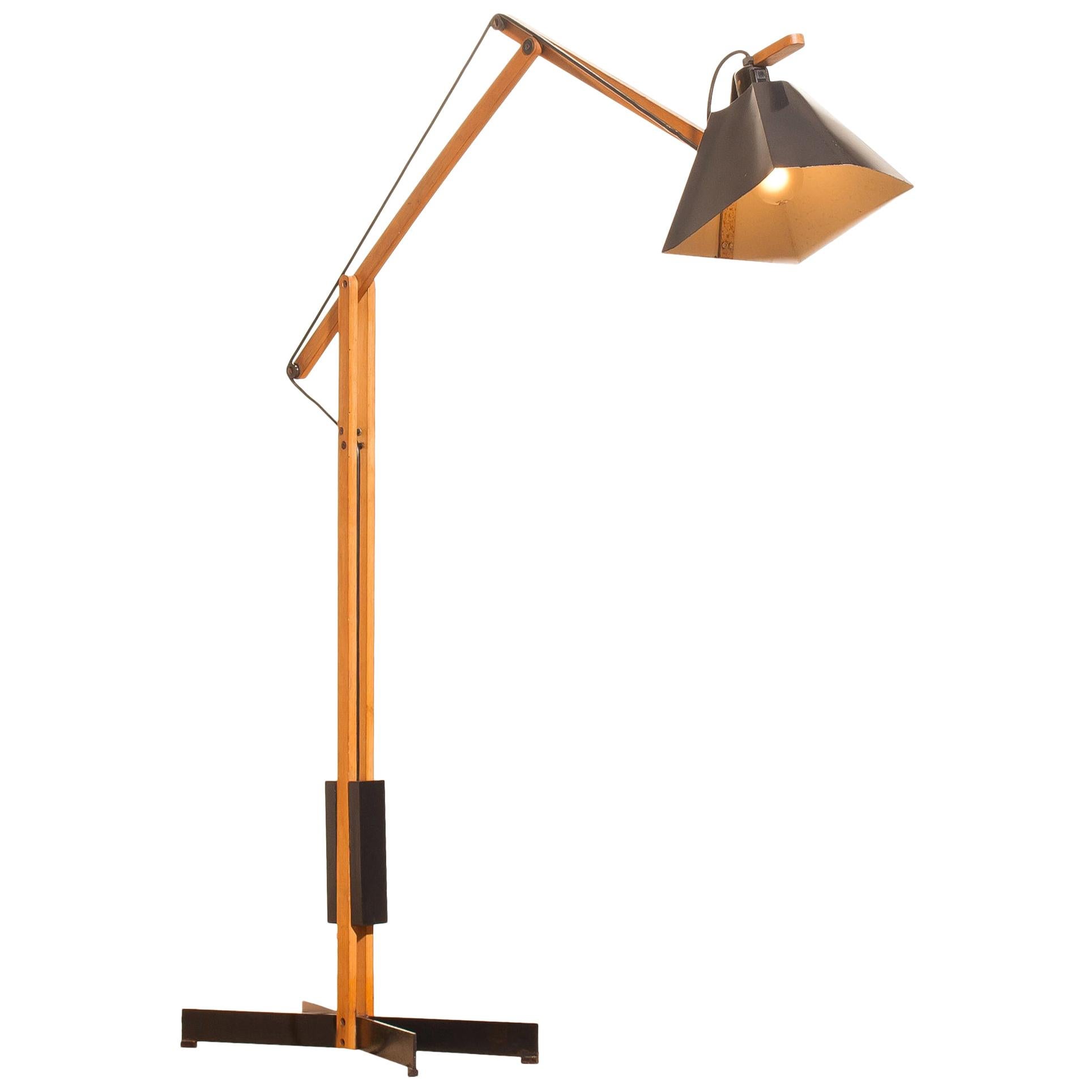 Magnificent rare floor lamp by Luxus, Sweden.
This lamp is adjustable by a counterbalance.
The Stand is made of teak with a black lacquered shade.
It is labelled by Luxus and in a beautiful condition,
circa 1950s.
Dimensions: H 125 cm, D 90 cm,