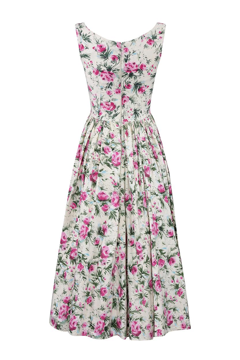 This charming 1950s printed cotton prom style dress is by noted 50s-60s designer Victor Josselyn and is in excellent vintage condition. The dress is sleeveless with a gentle scoop neckline both front and reverse, princess seams on the bodice, a