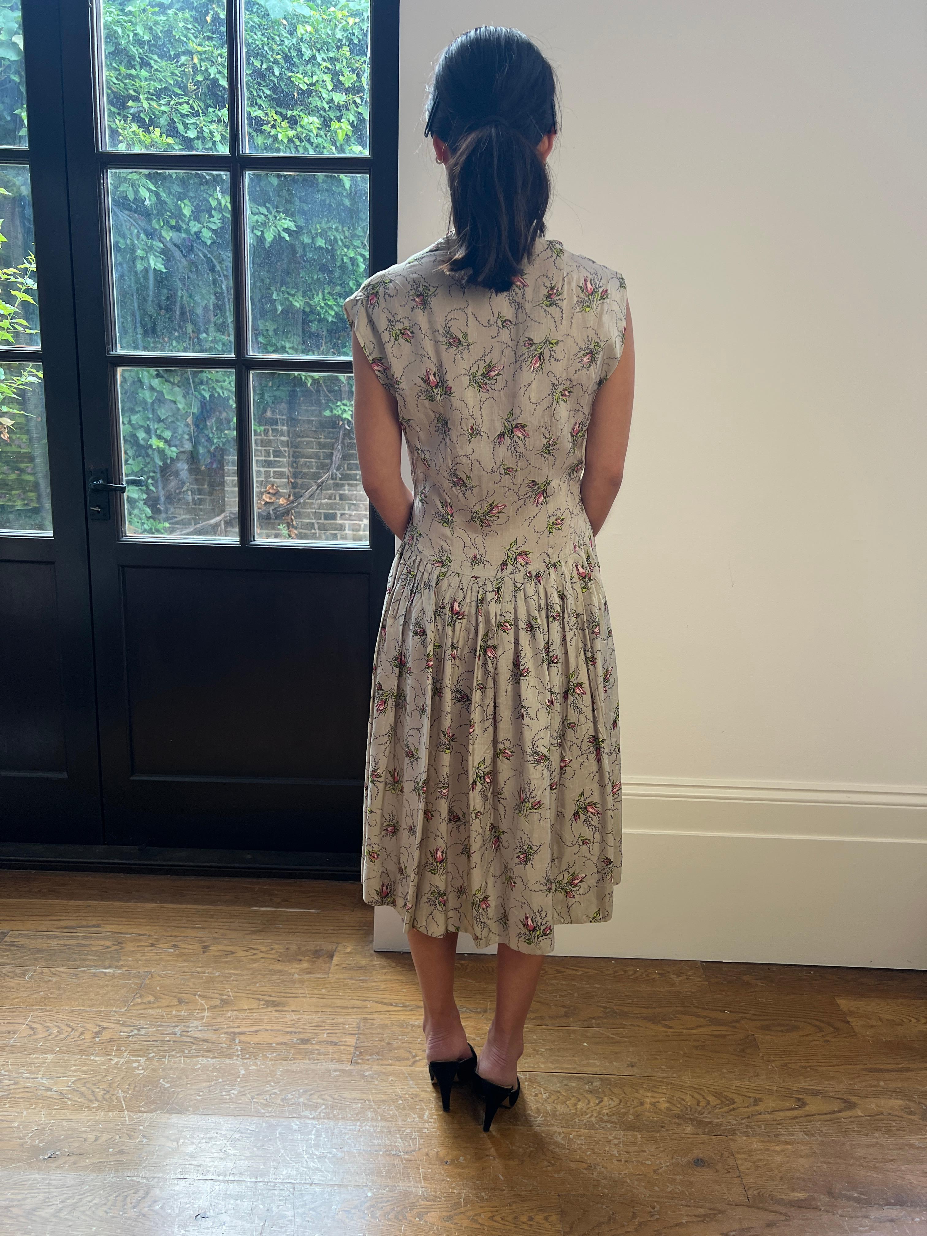 1950s Victor Josselyn Silk Floral Rose Spray Print Dress For Sale 3