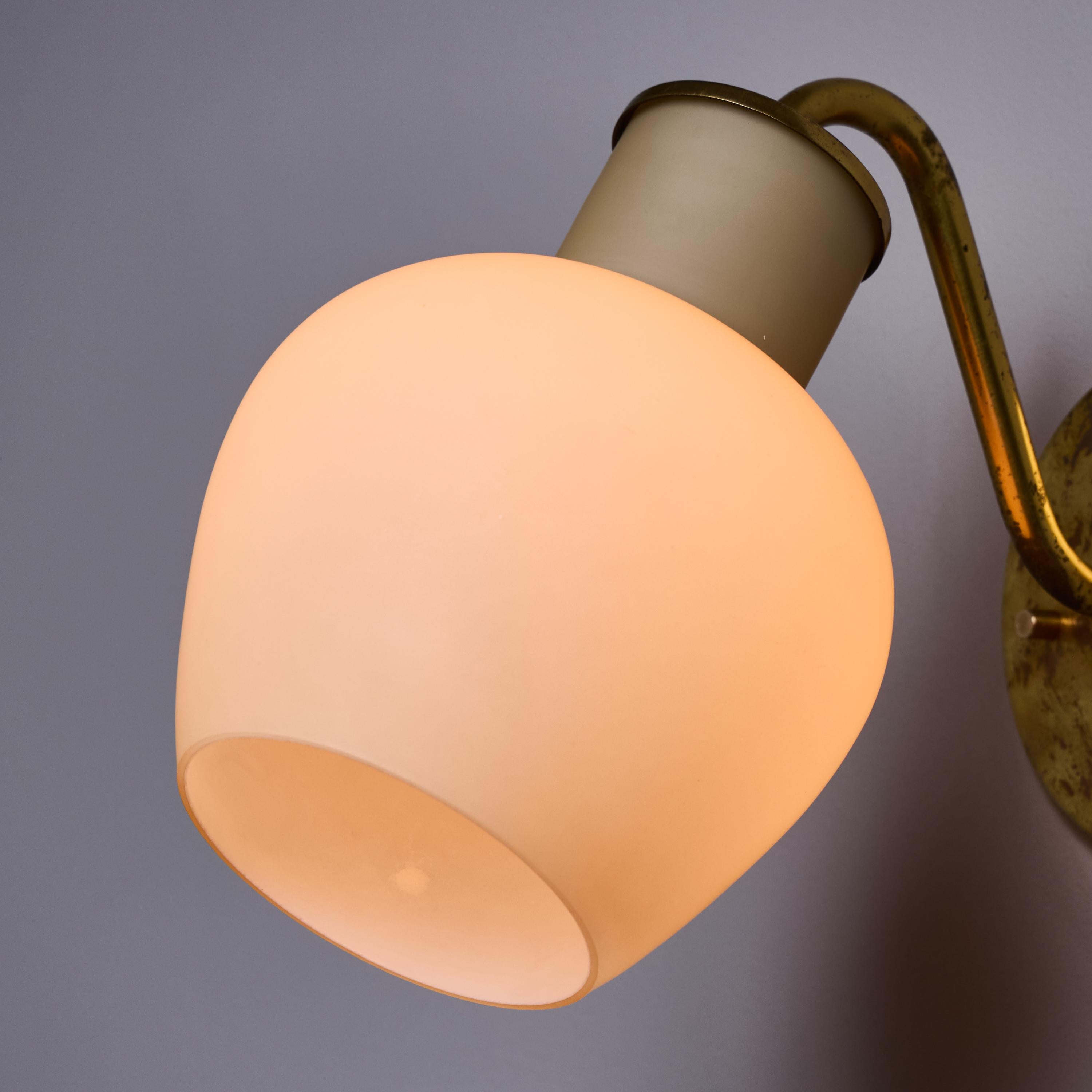 Scandinavo moderno 1950 Vilhelm Lauritzen 'Christiansborg', lampade in ottone e vetro per Louis Poulsen in vendita