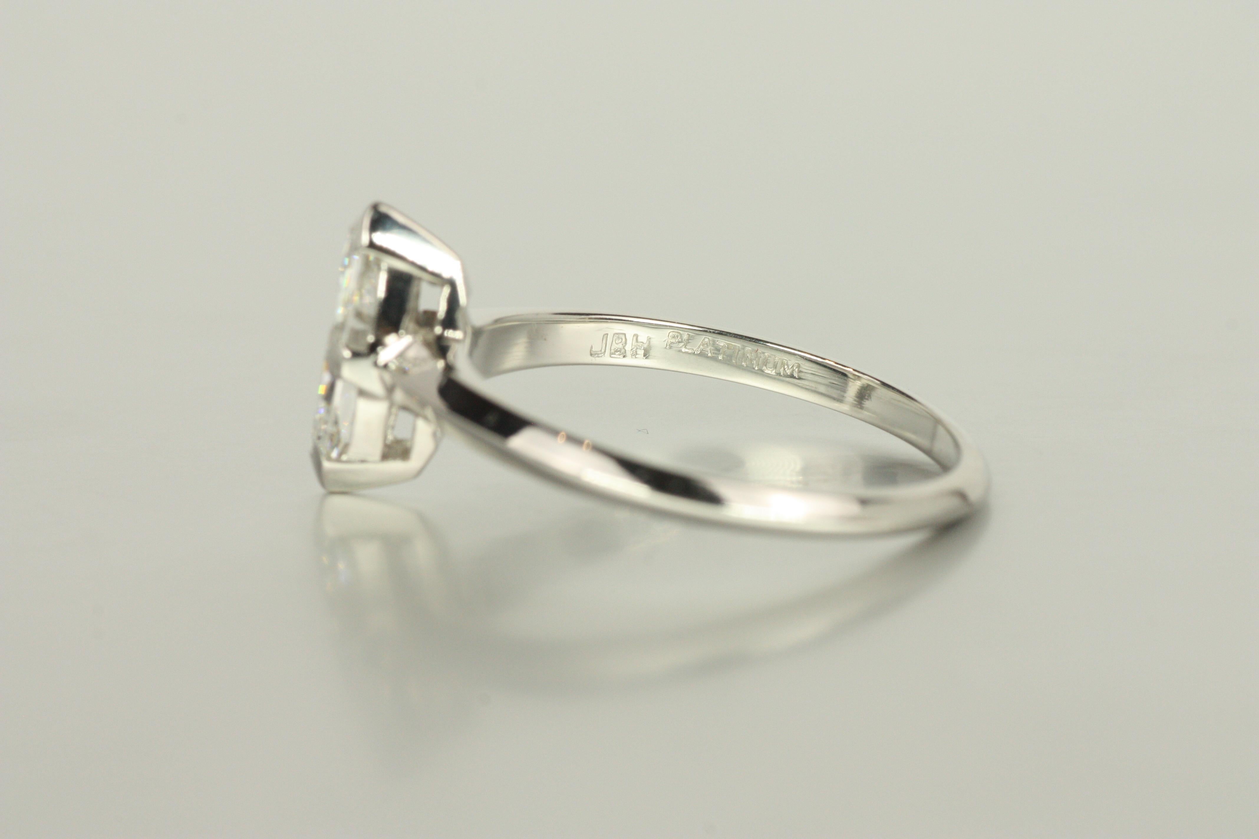 Anello di fidanzamento solitario con diamante Marquise da 0,54 ct del 1950 in platino in vendita 3