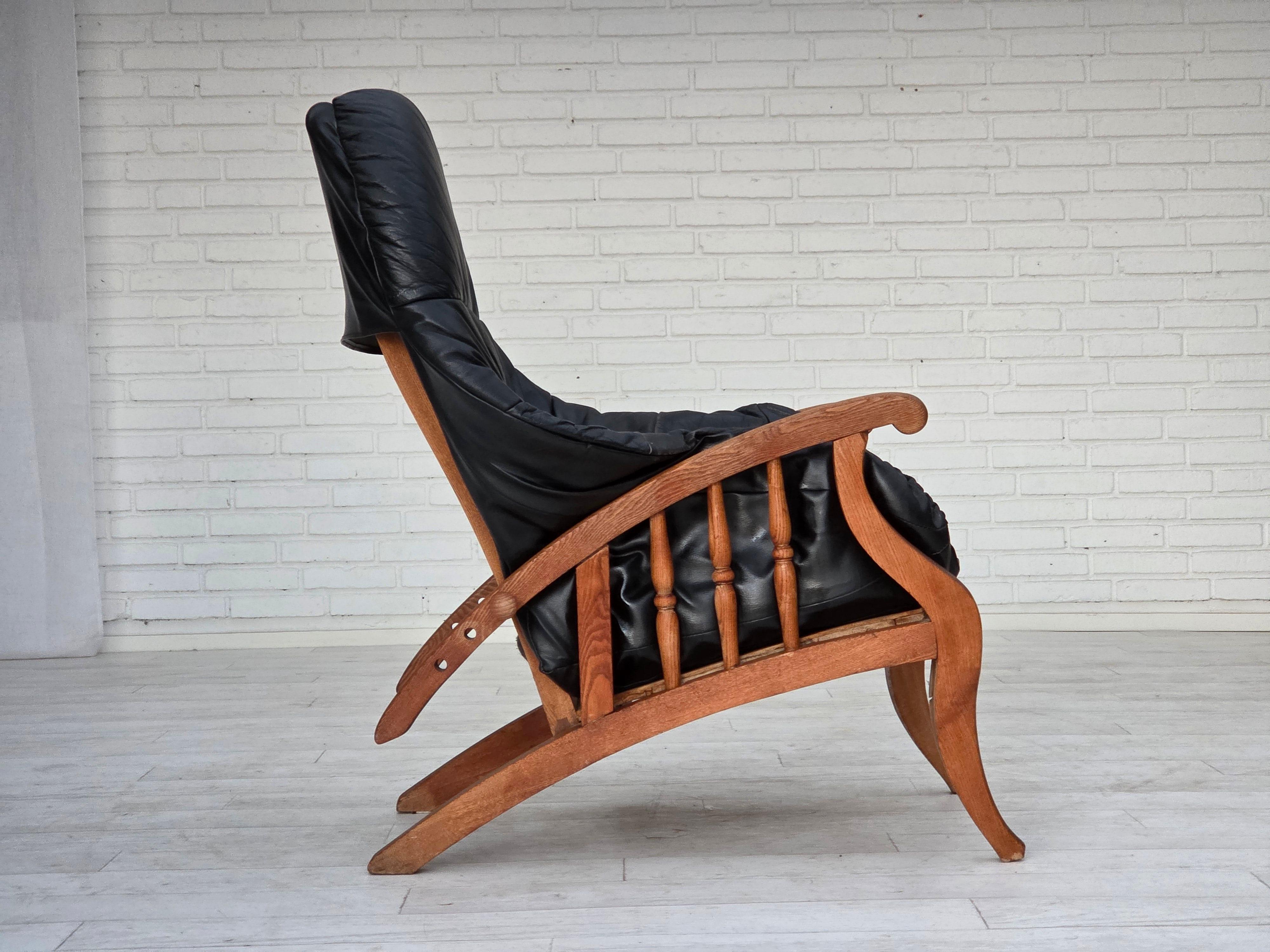 1950er Jahre, verstellbarer Vintage-Sessel, schwarzes Leder, Eschenholz. (Skandinavische Moderne) im Angebot