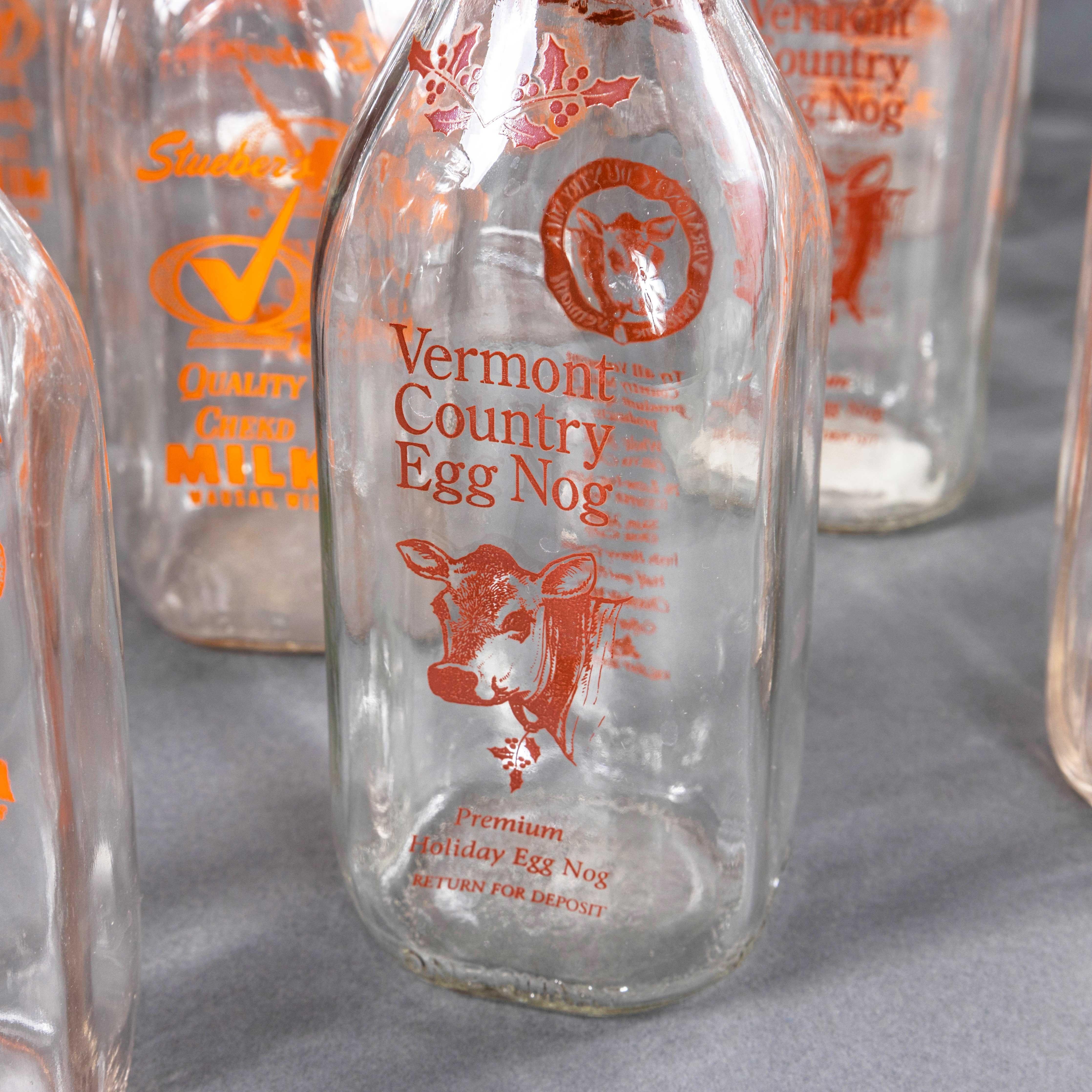 Botellas de leche publicitarias americanas vintage de los años 50 - Gran cantidad disponible. 

Tenemos un gran volumen de estas hermosas botellas de leche americanas, reconocibles por su forma cuadrada. Las botellas vienen en varios diseños y