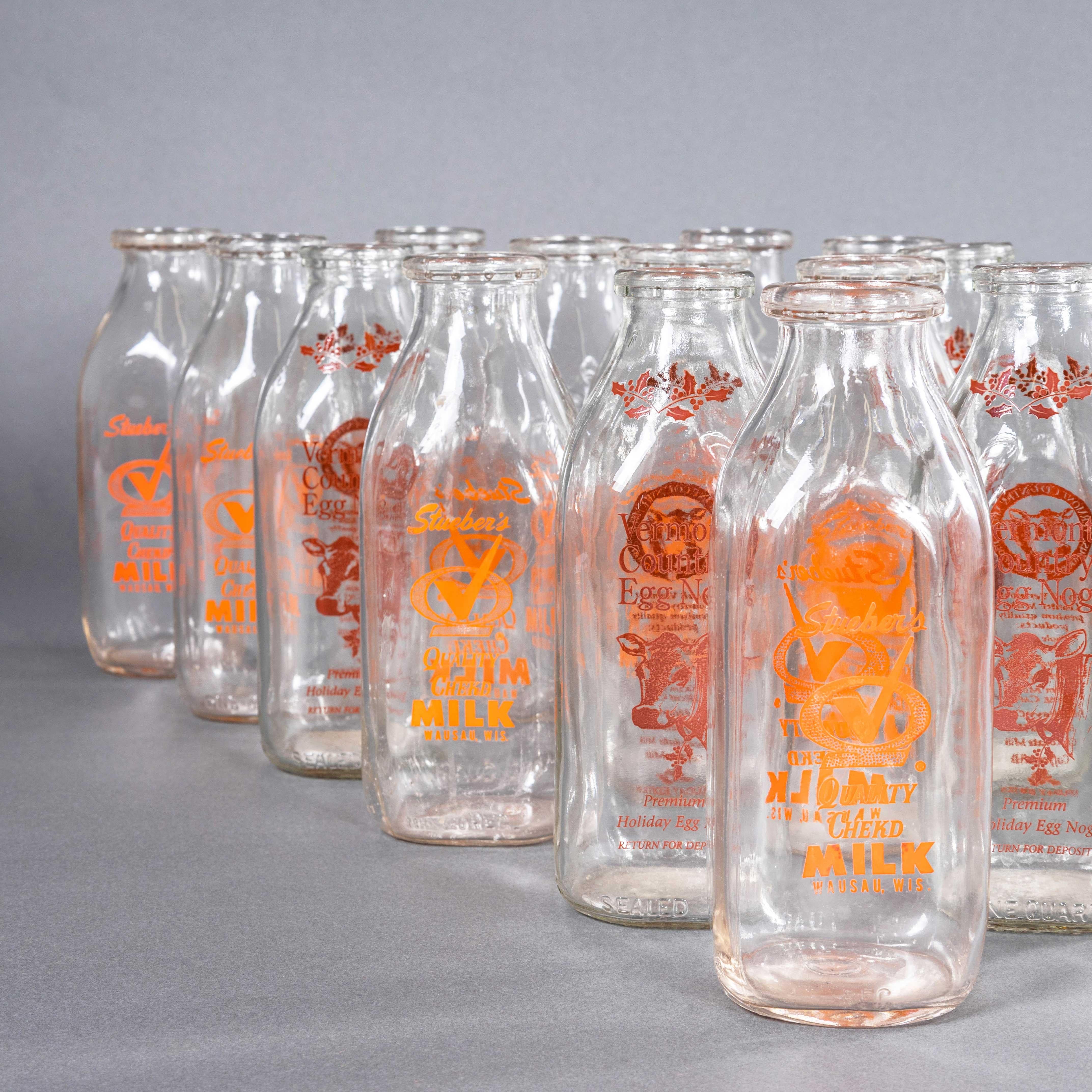 Botellas de leche publicitarias americanas vintage de los años 50 - Gran cantidad disponible en Bueno estado para la venta en Hook, Hampshire