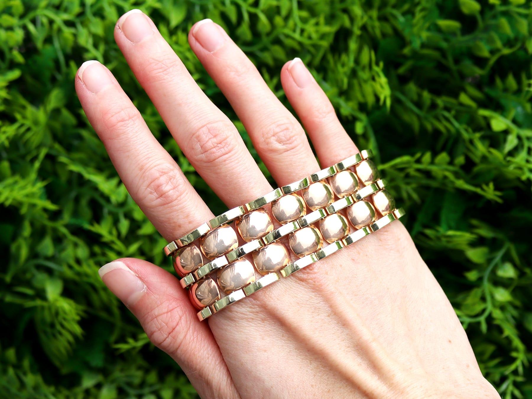 Ein atemberaubendes Armband aus 14-karätigem Roségold und 14-karätigem Gelbgold im Art-Déco-Stil; Teil verschiedener Art-Déco-Schmuck- und Nachlass-Sammlungen. 

Dieses atemberaubende, feine und beeindruckende Armband im Art-Deco-Stil aus Rosé- und