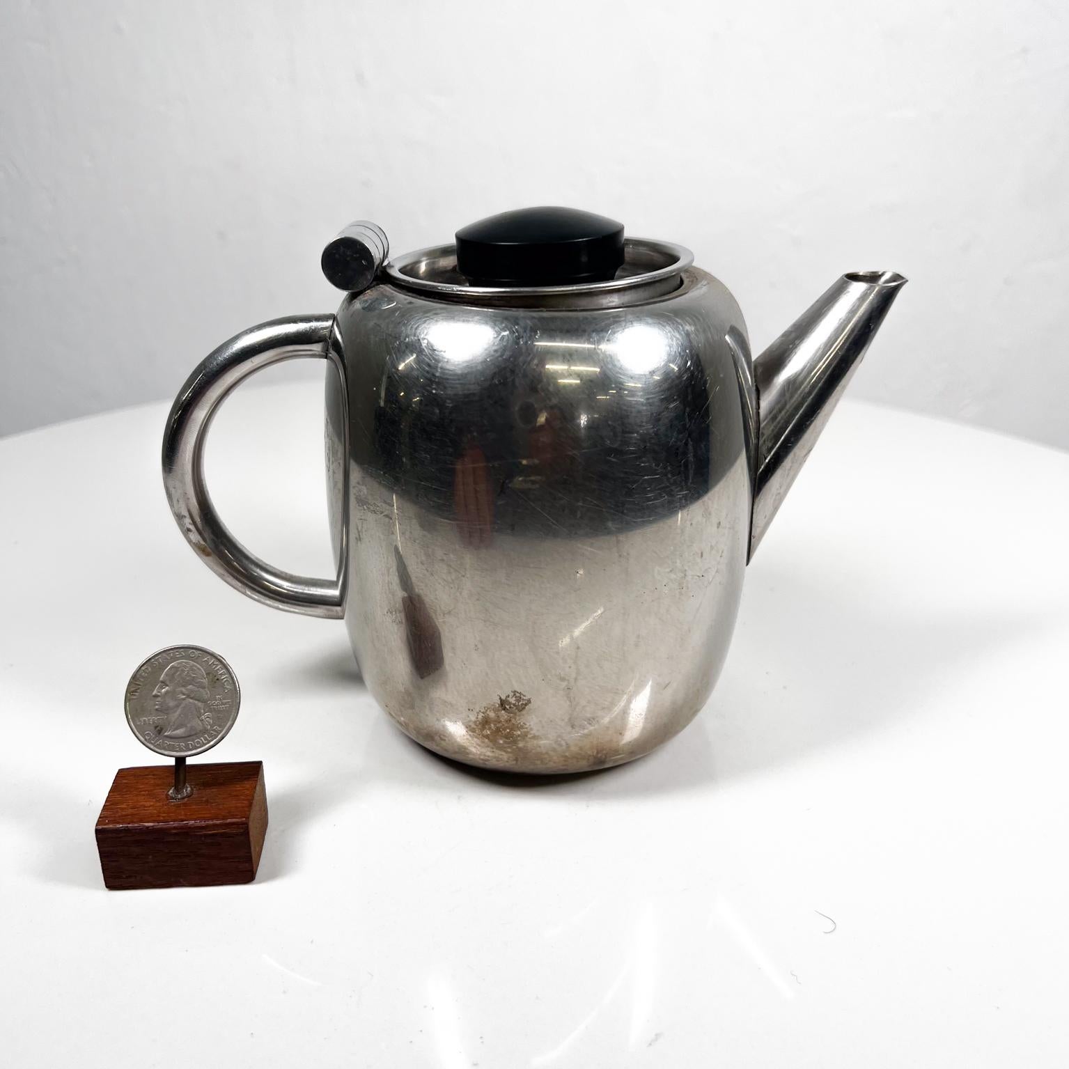 Vintage Art Deco Petite Tea Pot Stainless Steel
6.75 x 4 w x 5 h
No stamp.
Fading discoloration. Vintage patina.
Original Preowned unrestored condition.
Refer to all images please.

