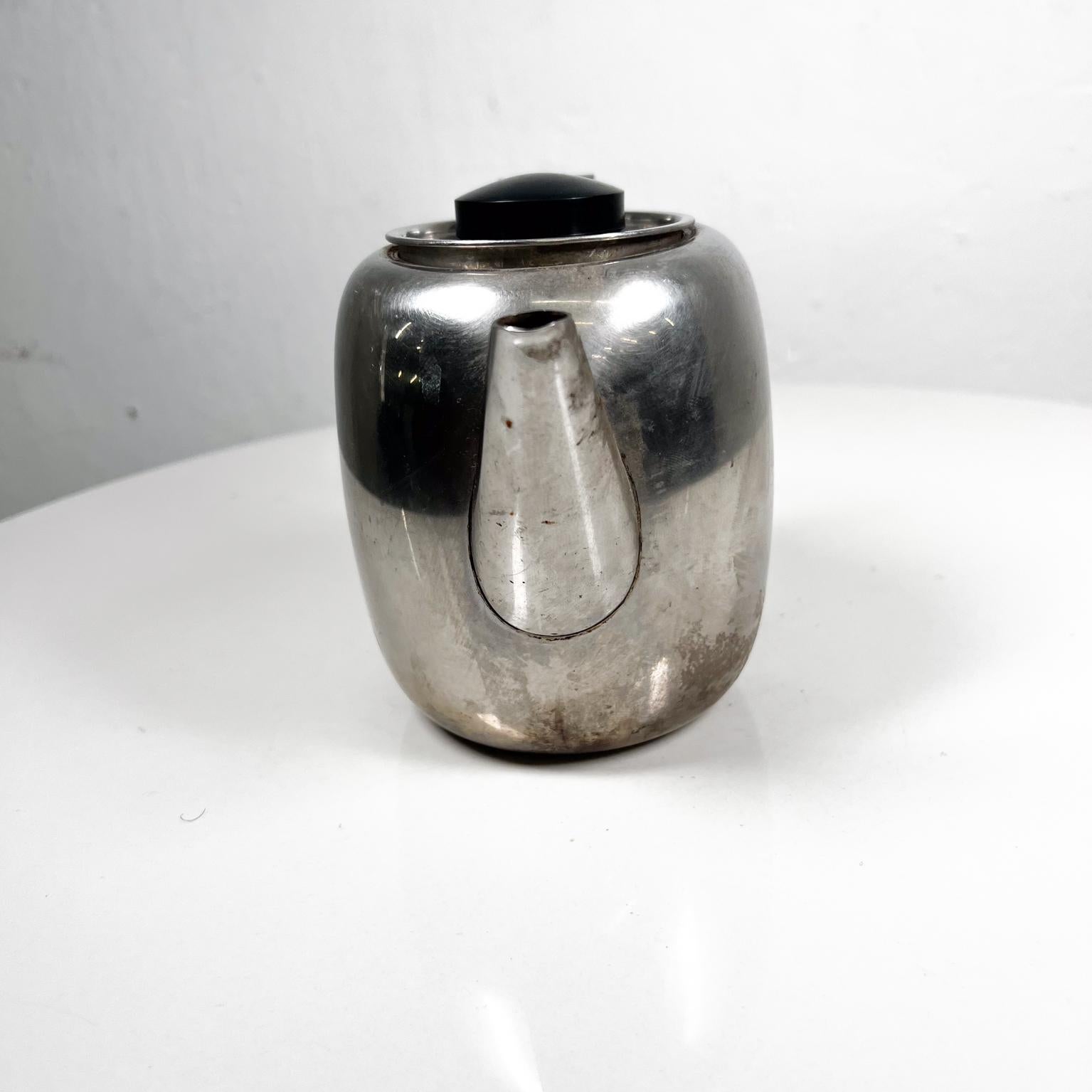 1950s Vintage Art Deco Stylish Small Tea Pot Stainless Steel In Good Condition In Chula Vista, CA