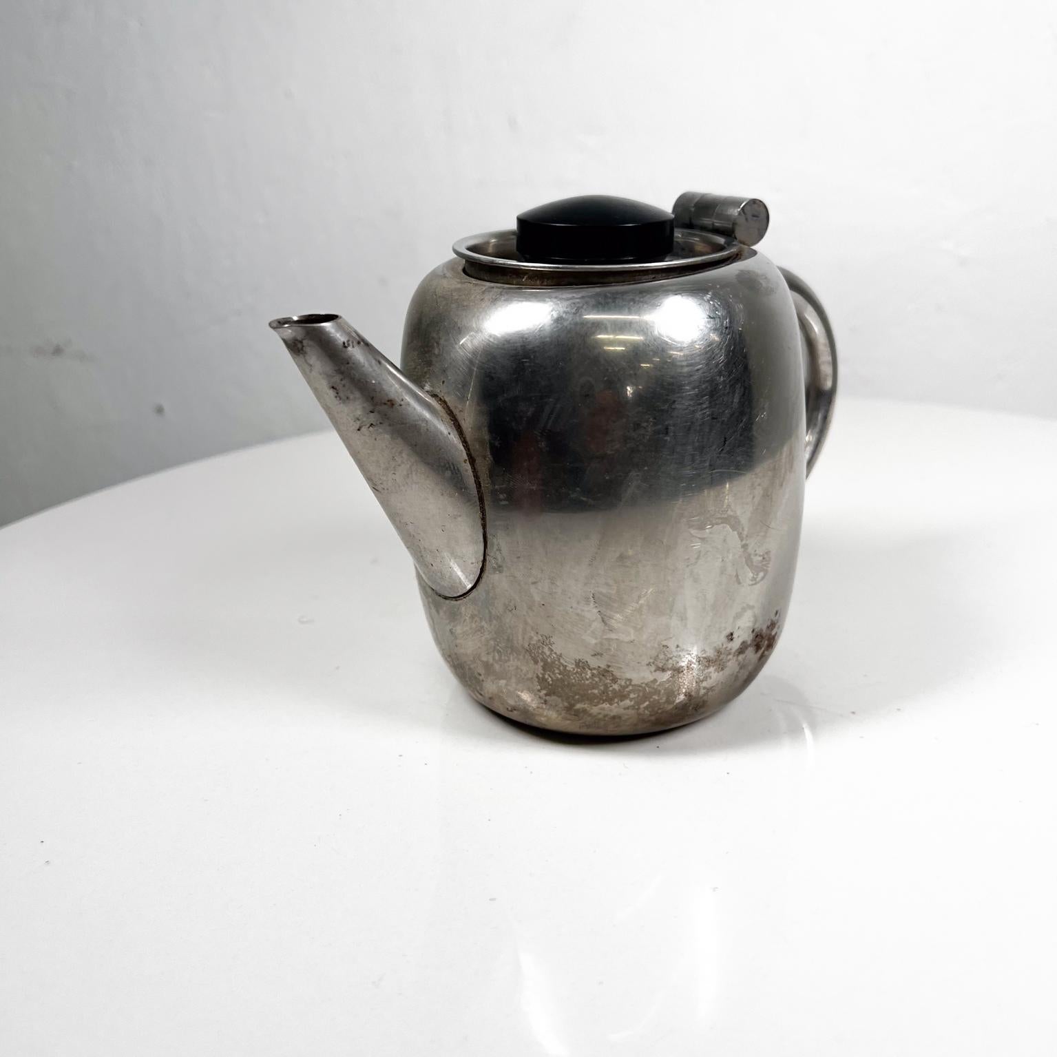 1950s Vintage Art Deco Stylish Small Tea Pot Stainless Steel In Good Condition In Chula Vista, CA