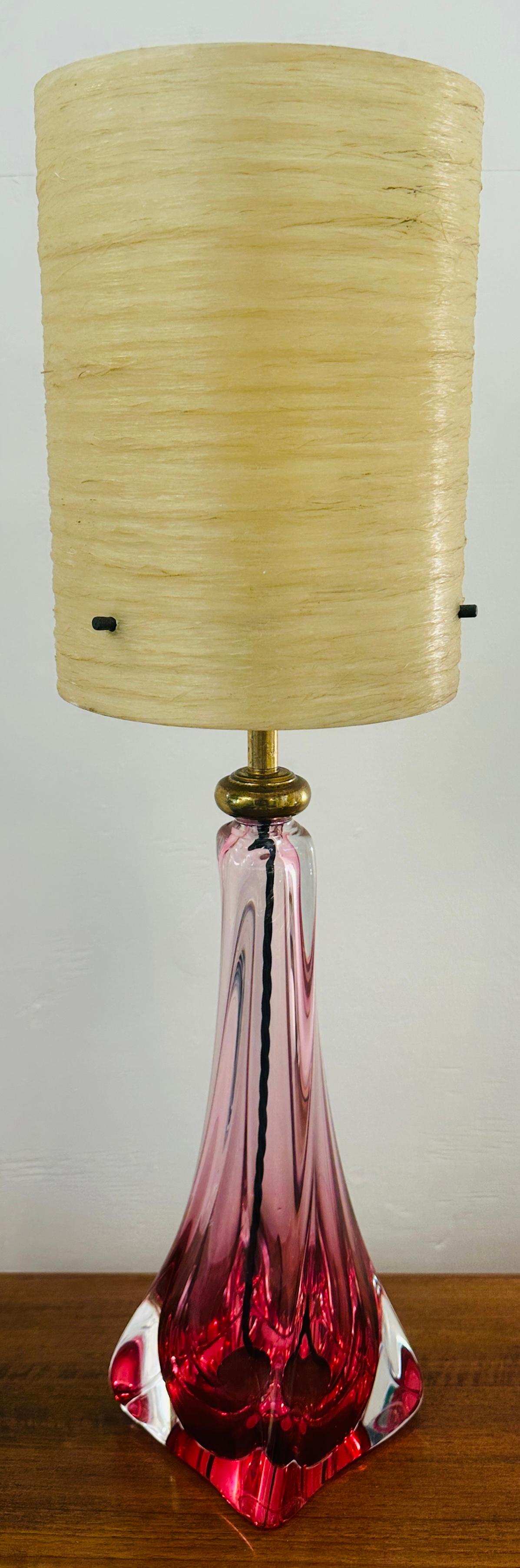 Lampada da tavolo vintage anni '50 in Belgio Val St Lambert rosa e cristallo trasparente in vendita 5