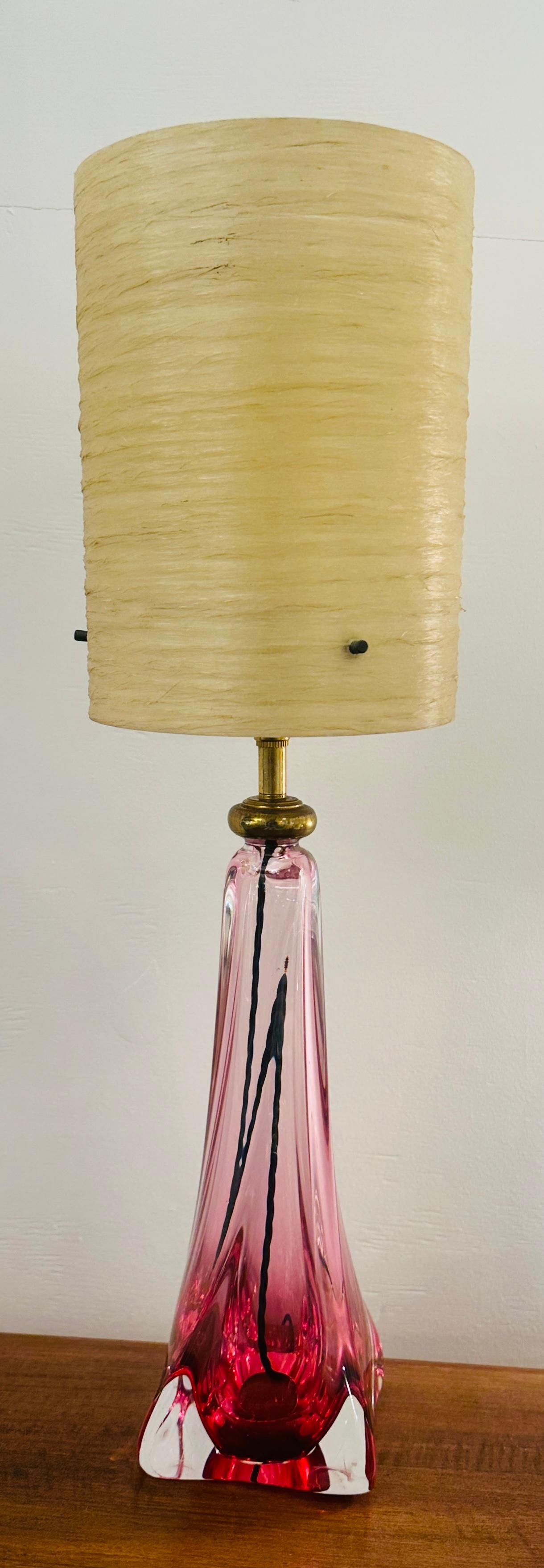 Lampada da tavolo vintage anni '50 in Belgio Val St Lambert rosa e cristallo trasparente in vendita 7