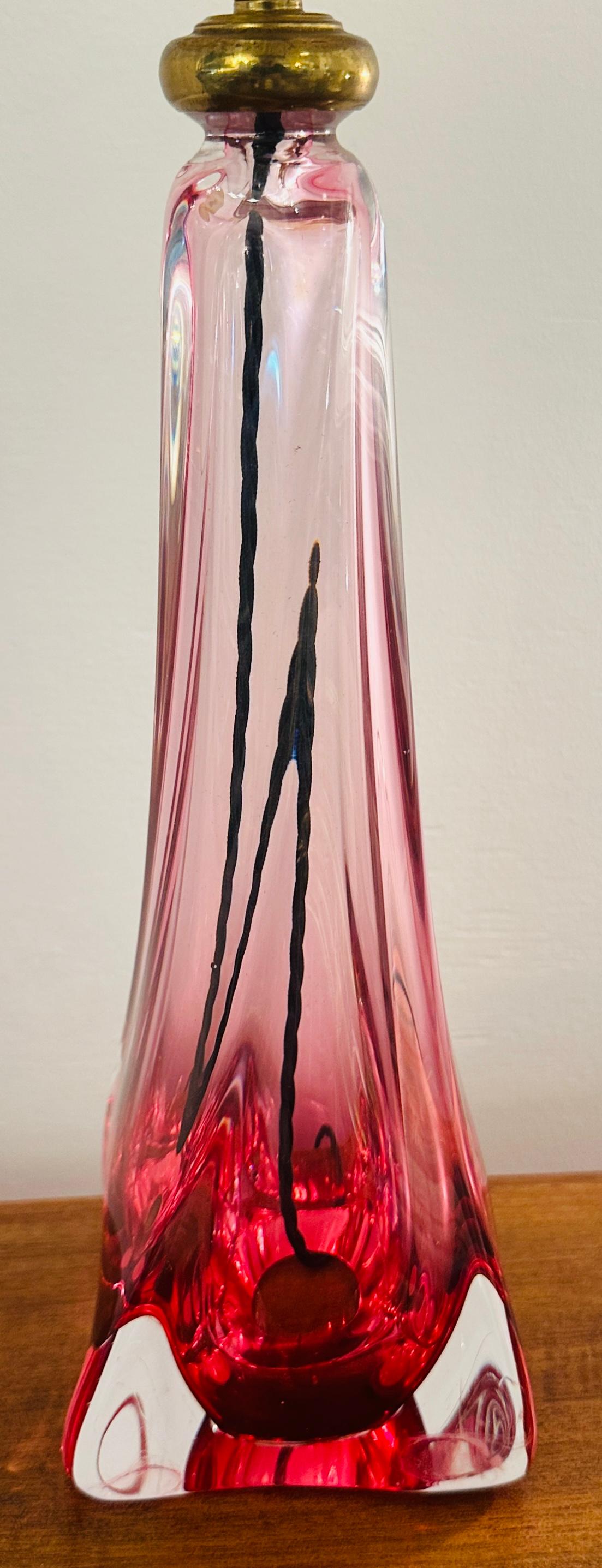 Lampada da tavolo vintage anni '50 in Belgio Val St Lambert rosa e cristallo trasparente in vendita 8