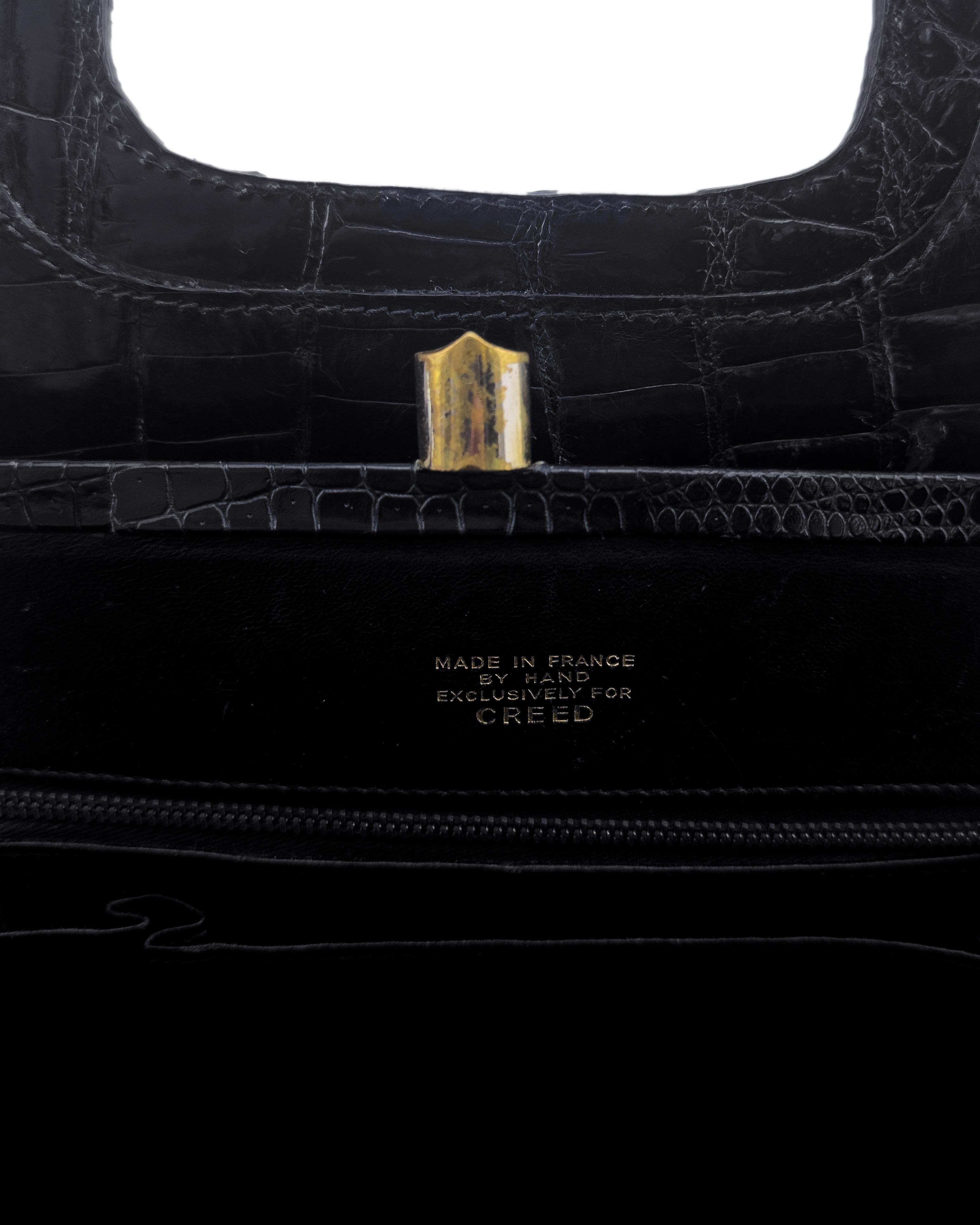 1950er Jahre Vintage Schwarze Krokodil strukturierte Henkeltasche mit Griff oben im Angebot 2