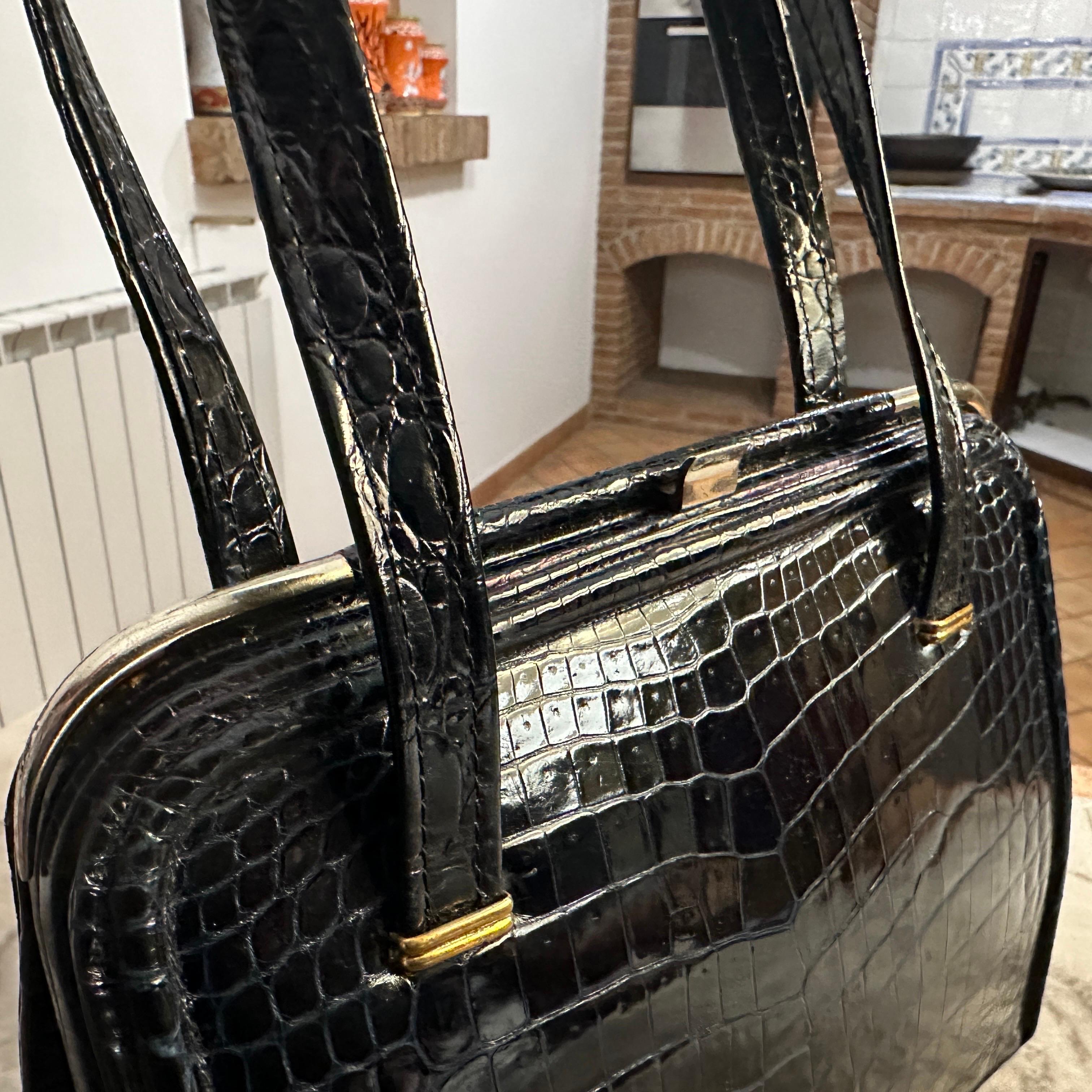 1950er Jahre Vintage Schwarzes Leder und Messing Italienisch Top Handle Bag von Albanese Milano im Angebot 12