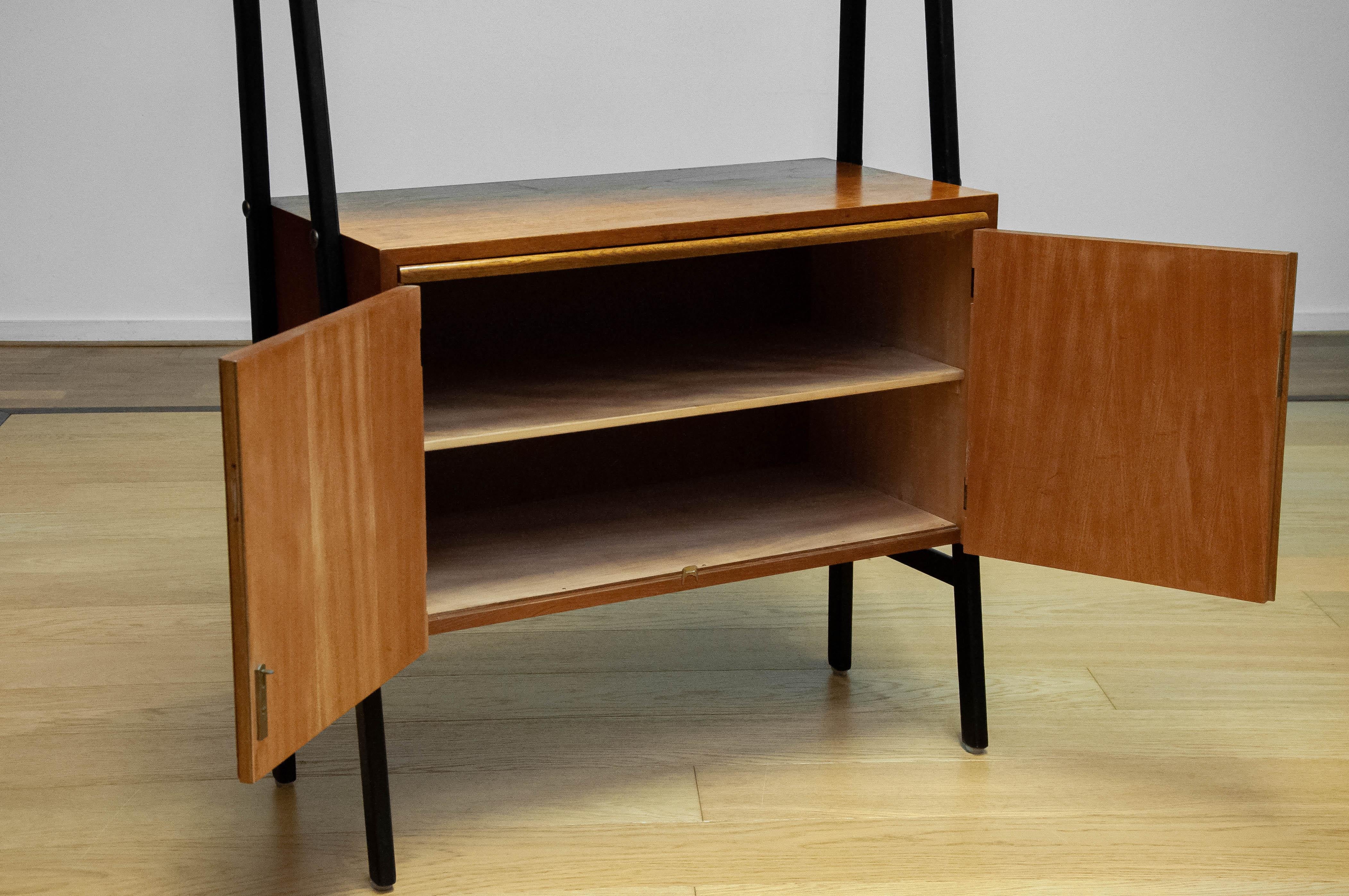 Imitation cuir 1950s Vintage Bookcase / Shelfs In Teak With Black Lacquered Stands en vente