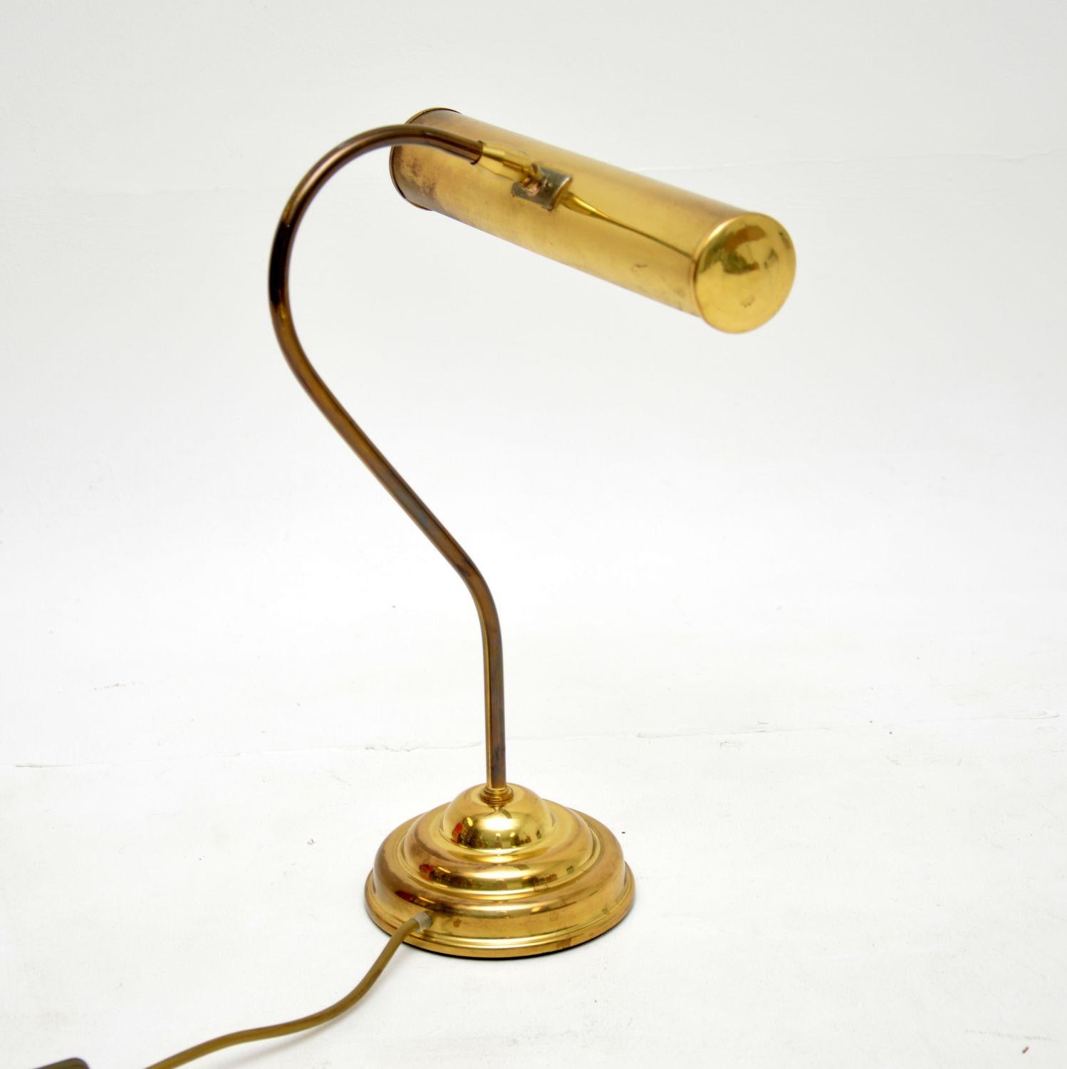 Mid-Century Modern Lampe de bureau en laiton des années 1950 en vente