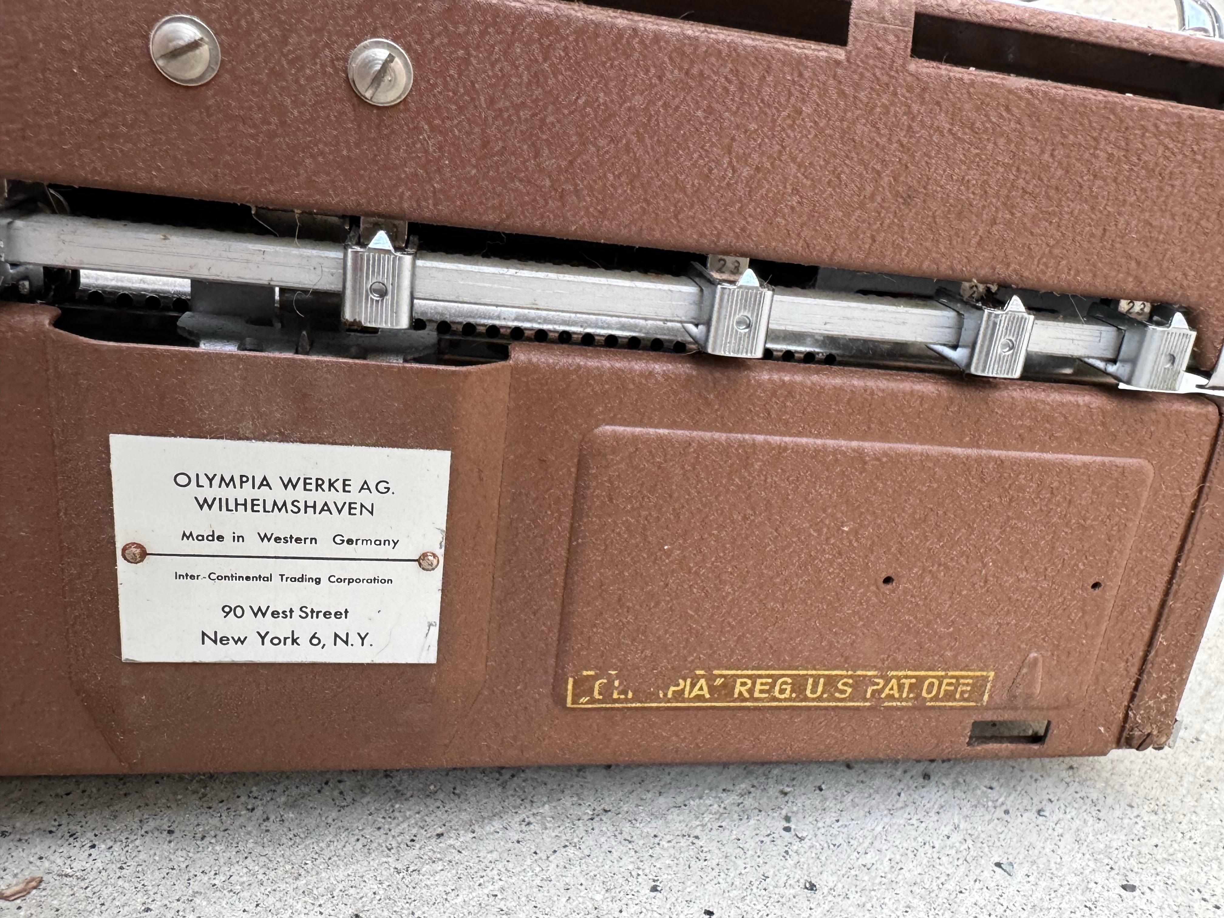1950's Vintage Brown Olympia SM3 Typewriter With Senatorial #71 Typeface 2