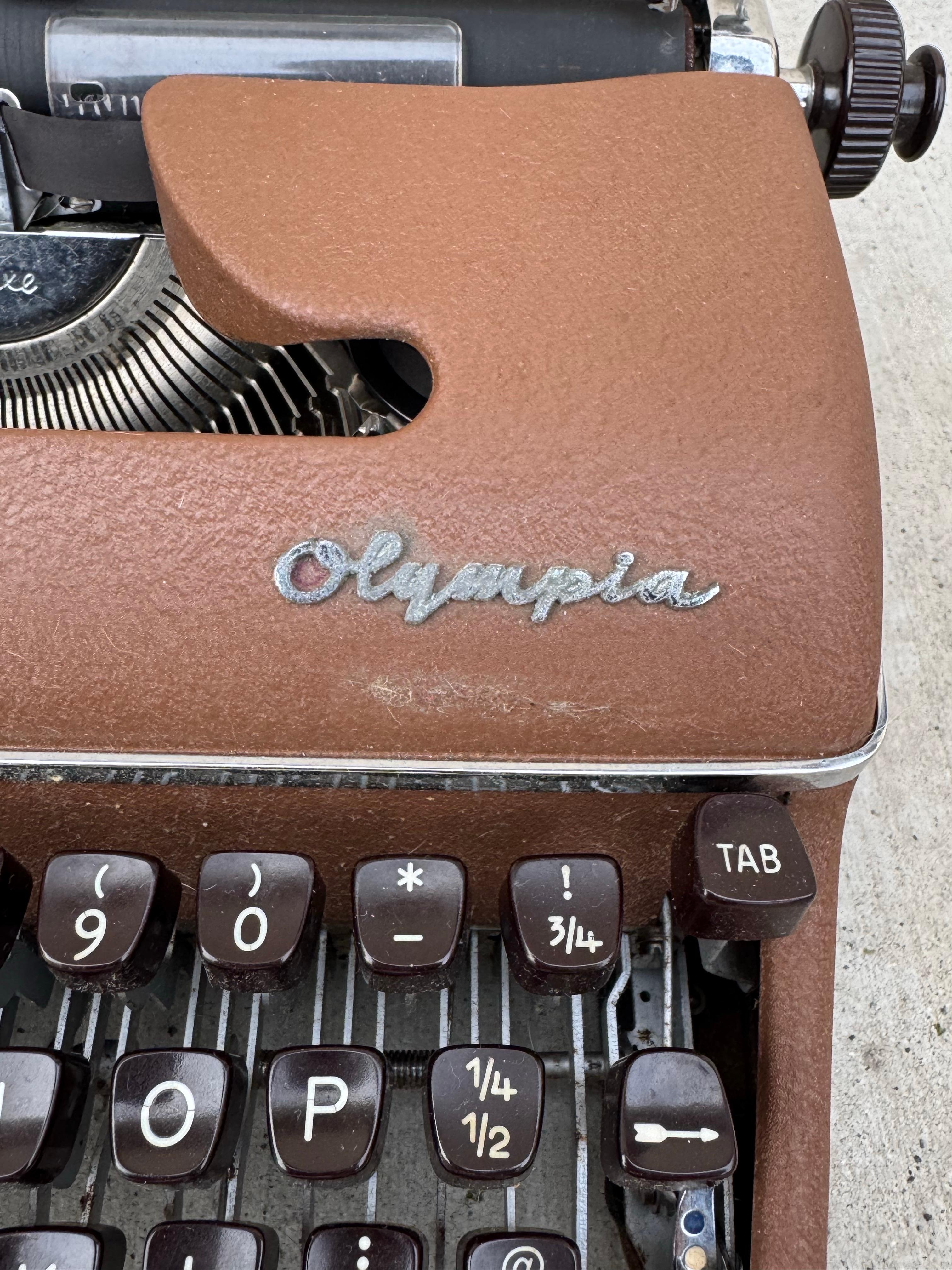 1950's Vintage Brown Olympia SM3 Typewriter With Senatorial #71 Typeface 1