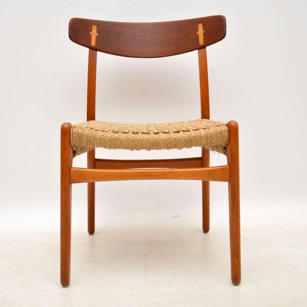 A beautiful and iconic CH-23 model chair designed by Hans Wegner, this was made in Denmark by Carl Hansen & Sons, it dates from the 1950s-1960s. It’s in lovely vintage condition, with some minor surface wear here and there. This has a teak and beech