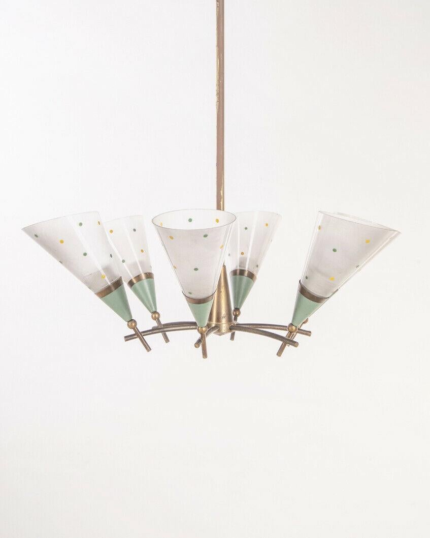 Chandelier in golden brass and green metal with satin glass lampshades with green and yellow dots, 1950s.

CONDITIONS: In good condition, working, it shows signs of wear due to time.

DIMENSIONS: Height 96 cm; Diameter 57 cm;

MATERIALS:
