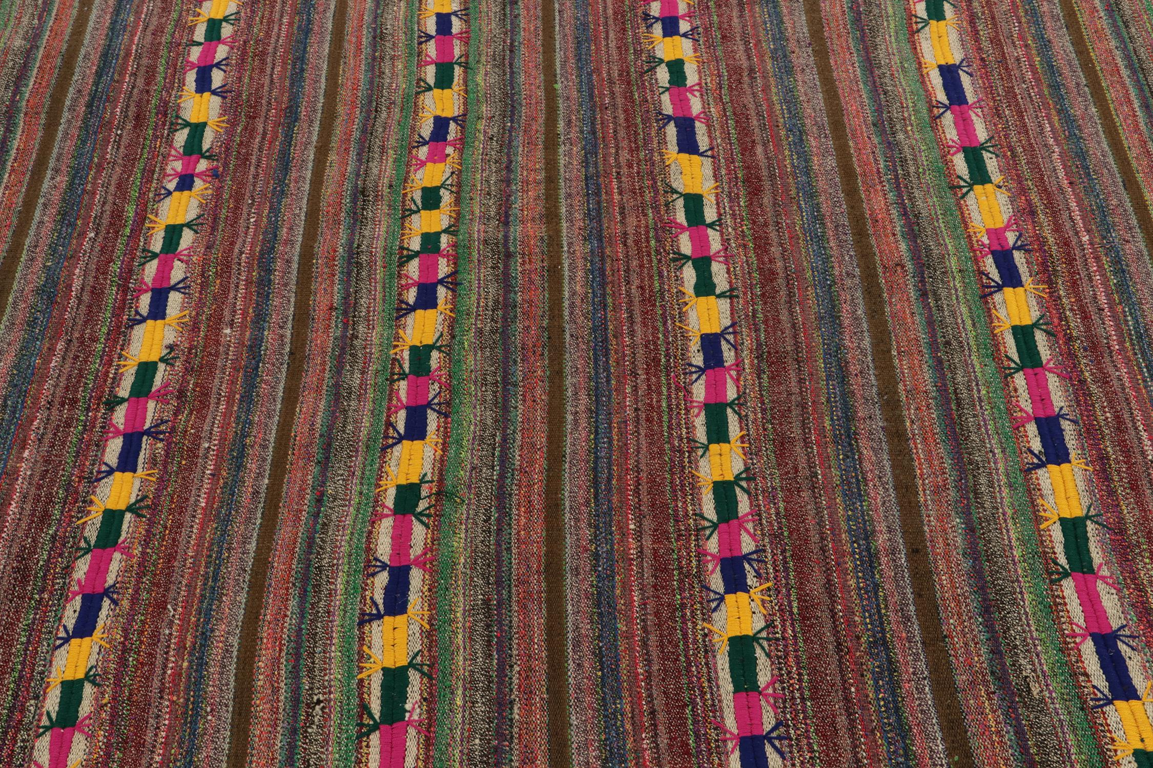 1950s Vintage Chaput Kilim en patrón colorido, rayas degradado by Rug & Kilim Turco en venta