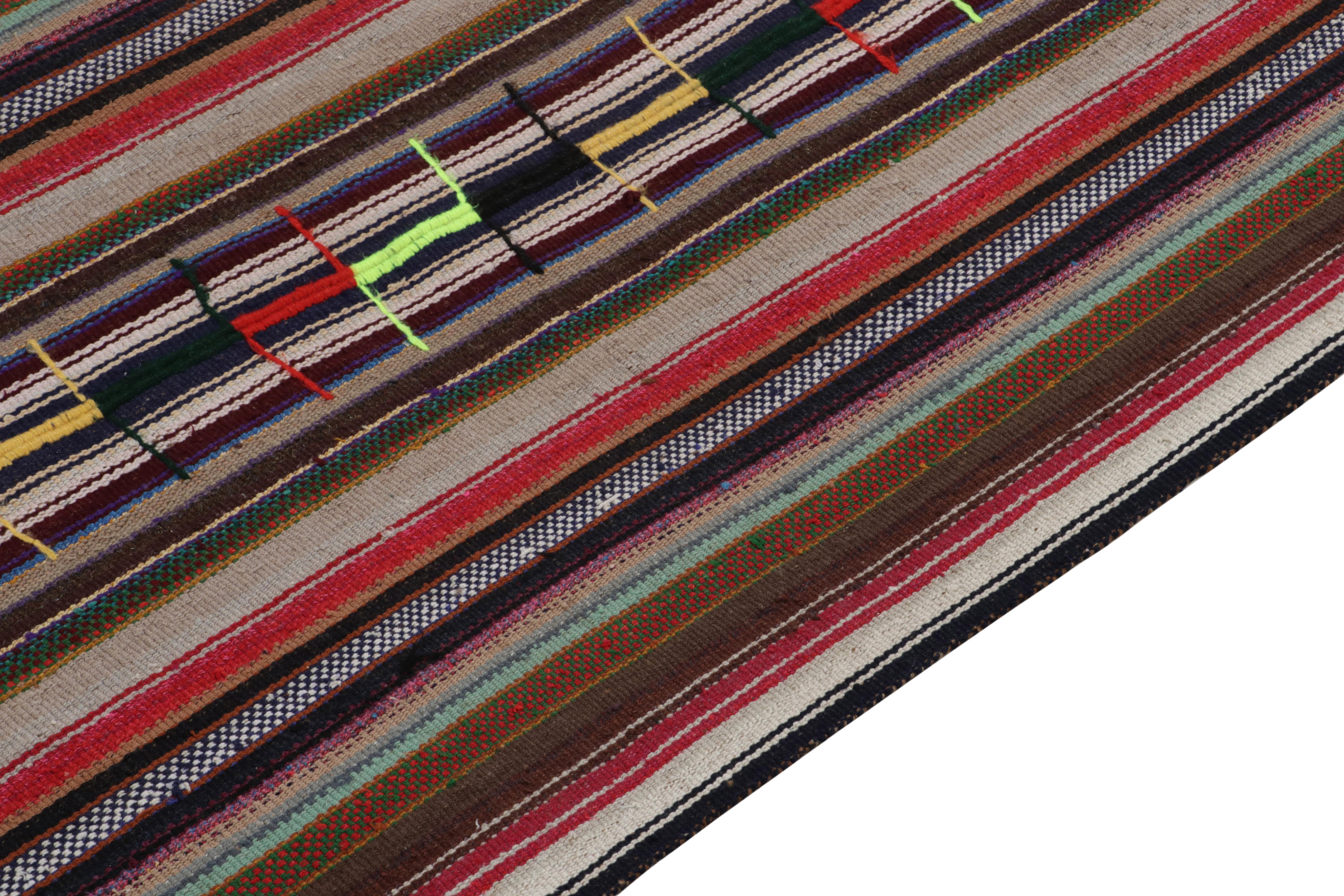 1950er Jahre Vintage Chaput-Kelim-Teppich in Braun mit mehrfarbigen Streifenmuster von Teppich & Kelim (Handgeknüpft) im Angebot