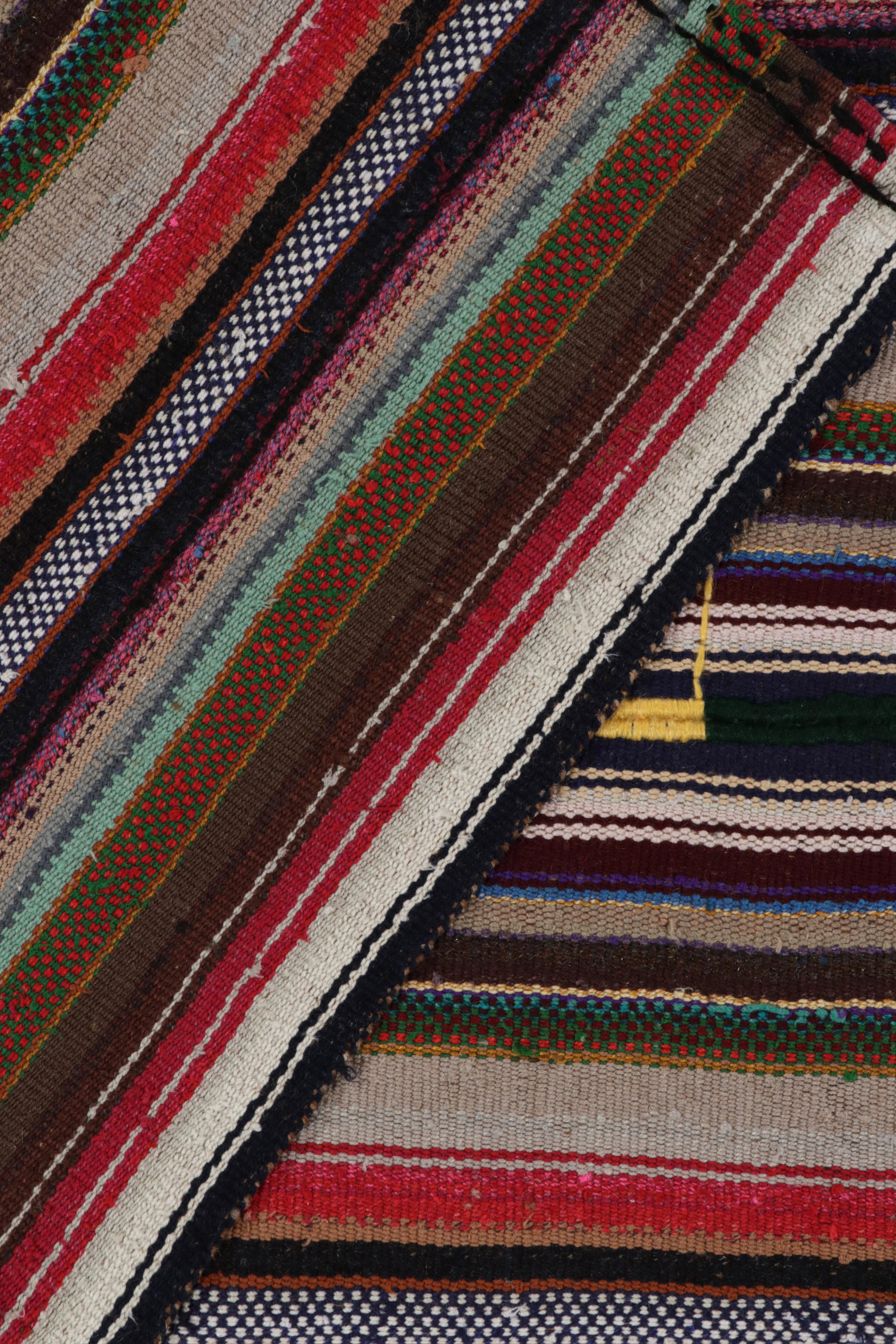 1950er Jahre Vintage Chaput-Kelim-Teppich in Braun mit mehrfarbigen Streifenmuster von Teppich & Kelim (Mitte des 20. Jahrhunderts) im Angebot