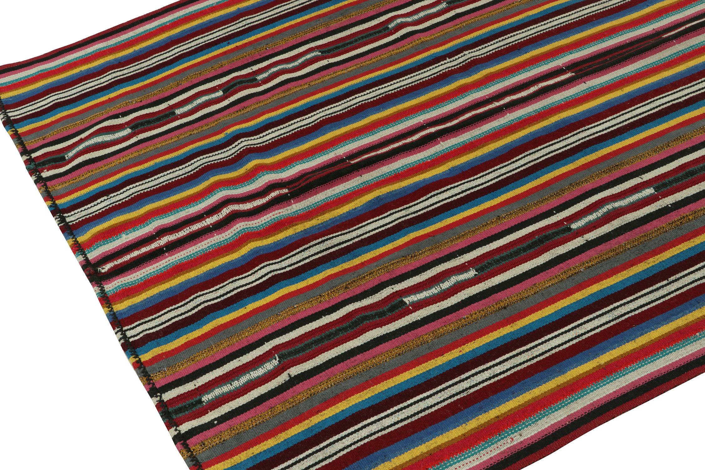 Noué à la main Tapis & Kilim style chaput vintage des années 1950 avec rayures multicolores en vente