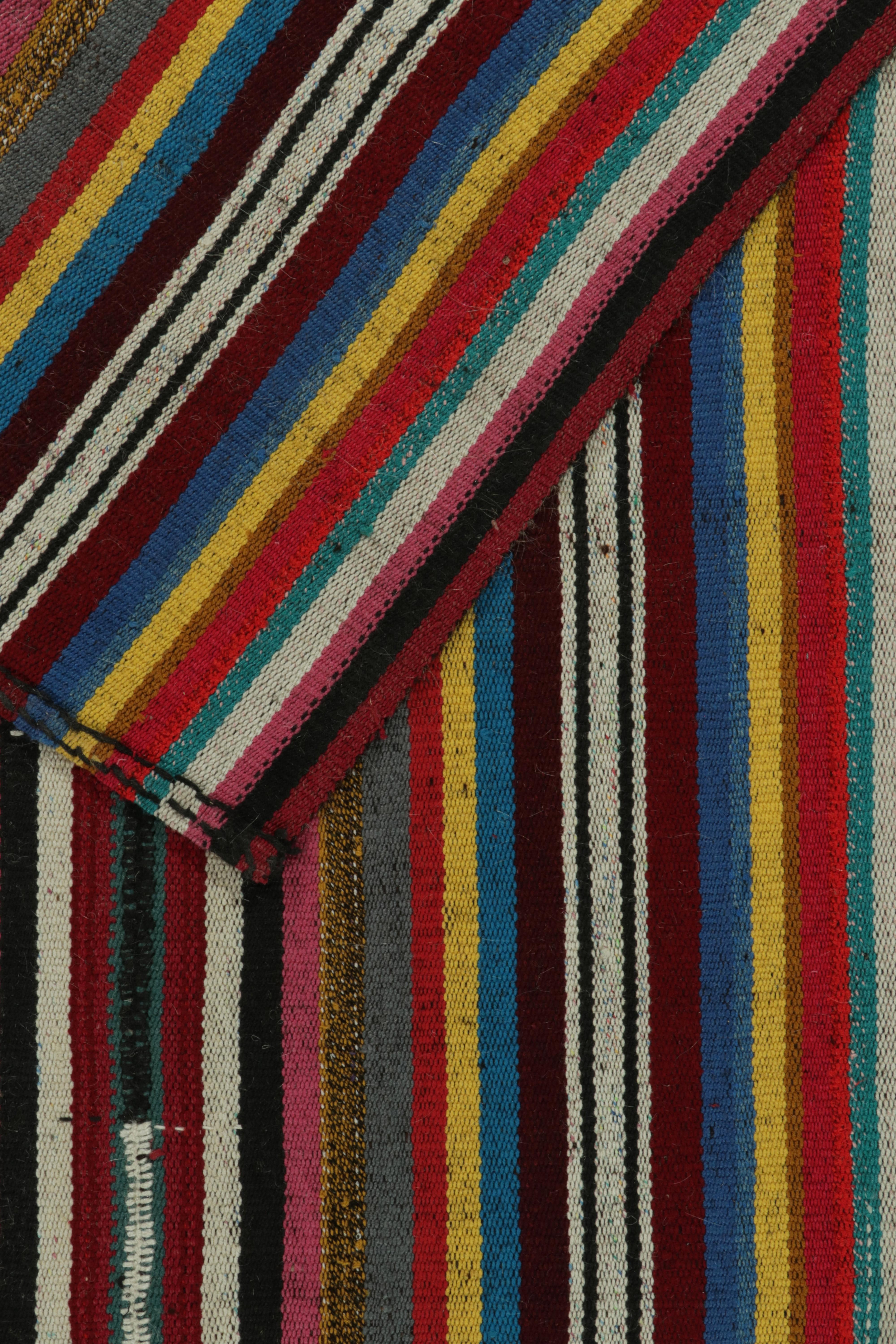 Tapis & Kilim style chaput vintage des années 1950 avec rayures multicolores Bon état - En vente à Long Island City, NY