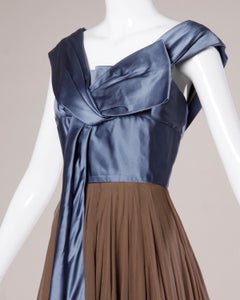 Robe de soirée vintage des années 1950 en satin de soie et mousseline de soie couleur crème