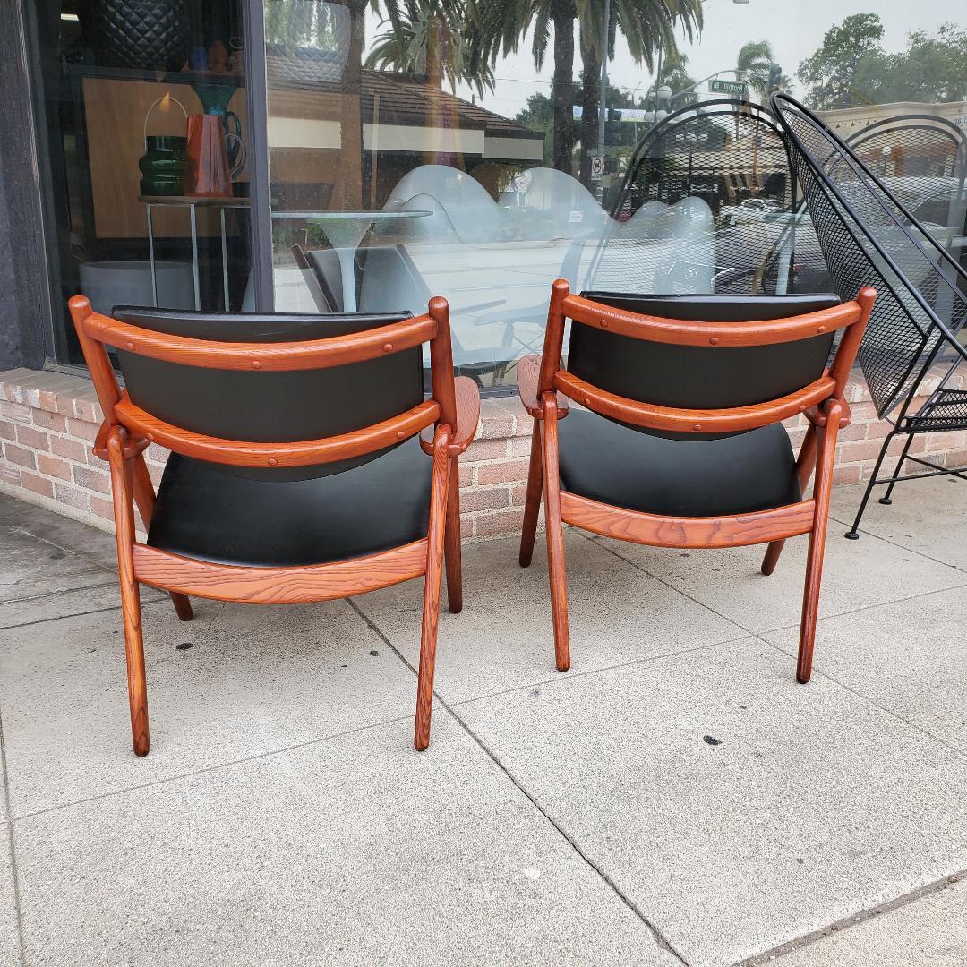 1950s Vintage Danish Hans Wegner Sawhorse Lounge Chairs - A Set Of 2 For Sale 7