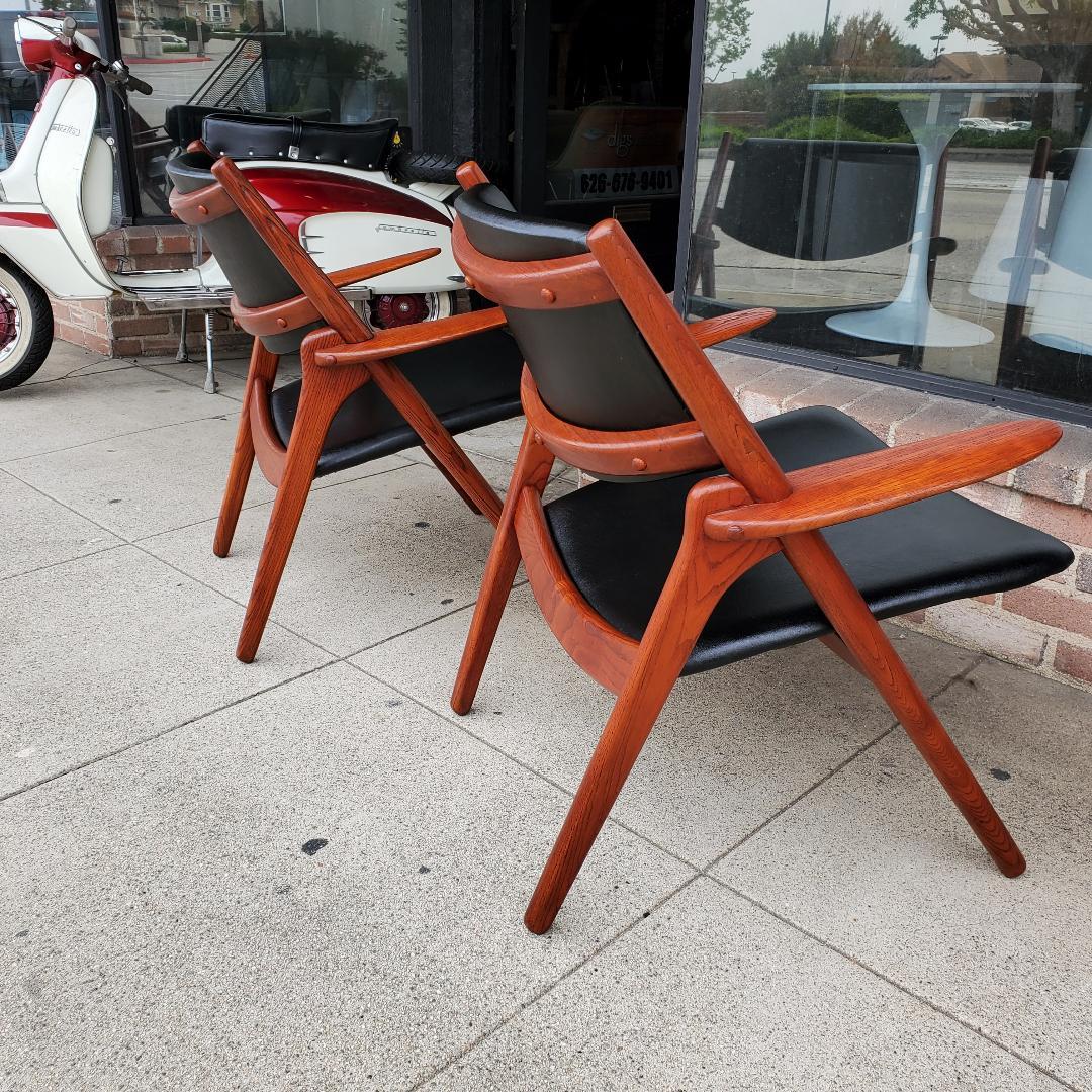 1950s Vintage Danish Hans Wegner Sawhorse Lounge Chairs - A Set Of 2 For Sale 9