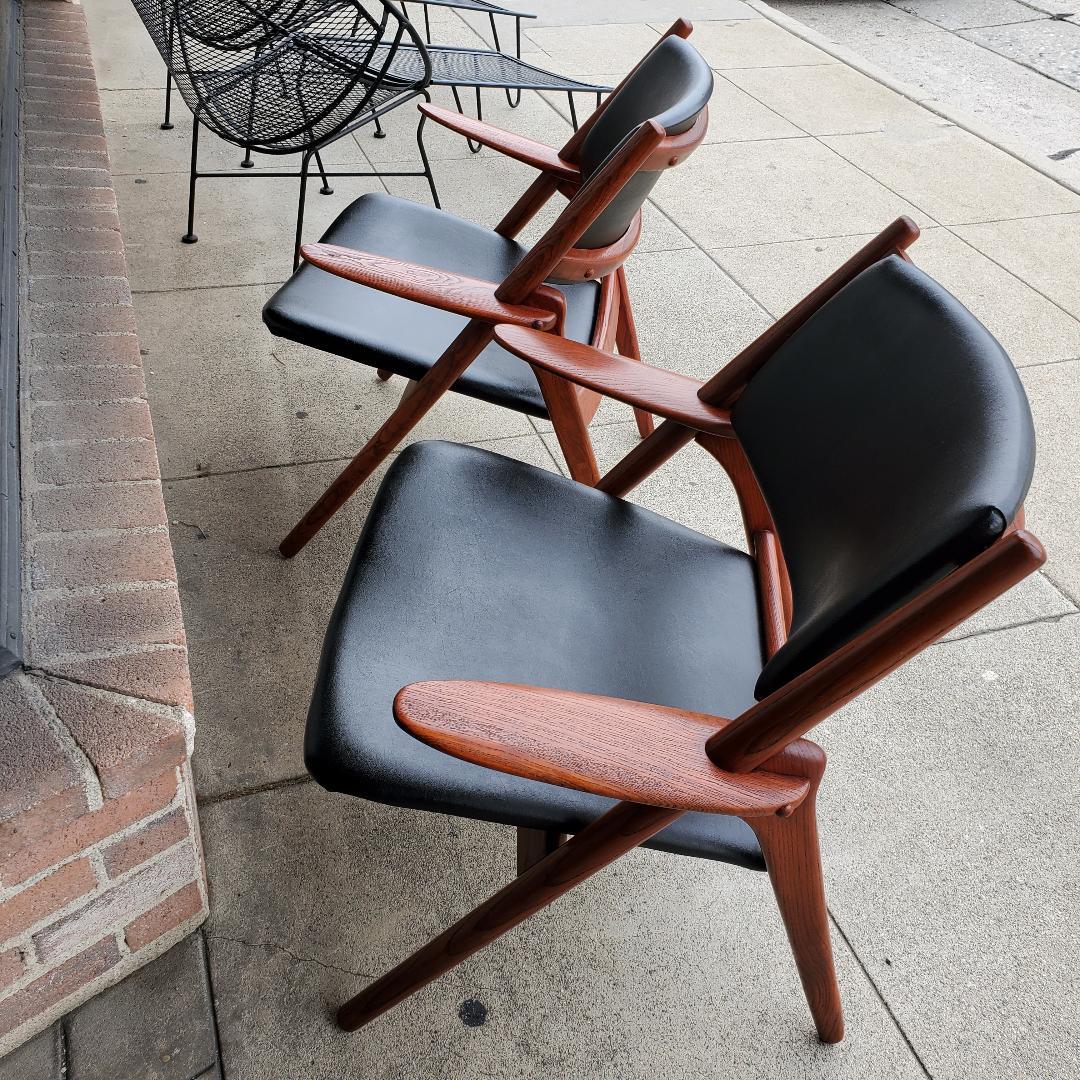 1950s Vintage Danish Hans Wegner Sawhorse Lounge Chairs - A Set Of 2 For Sale 13