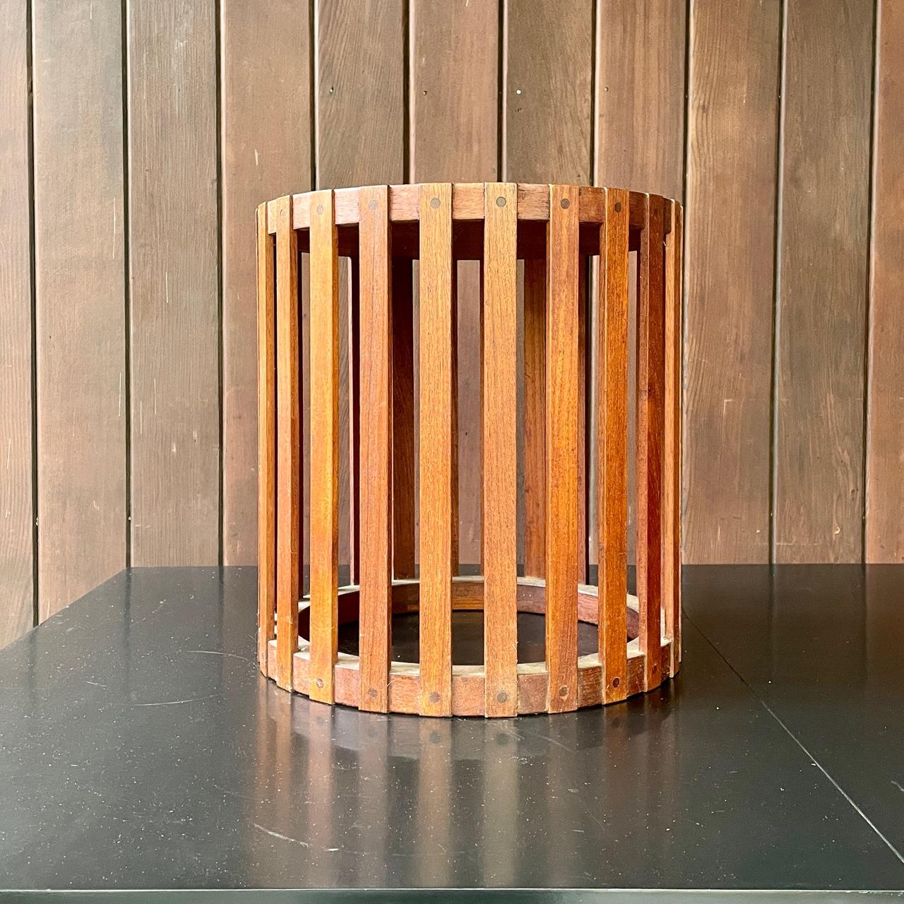 Mid-Century Modern 1950s Vintage Danish style Craftsman Teak Pedestal Table Base Basket en vente