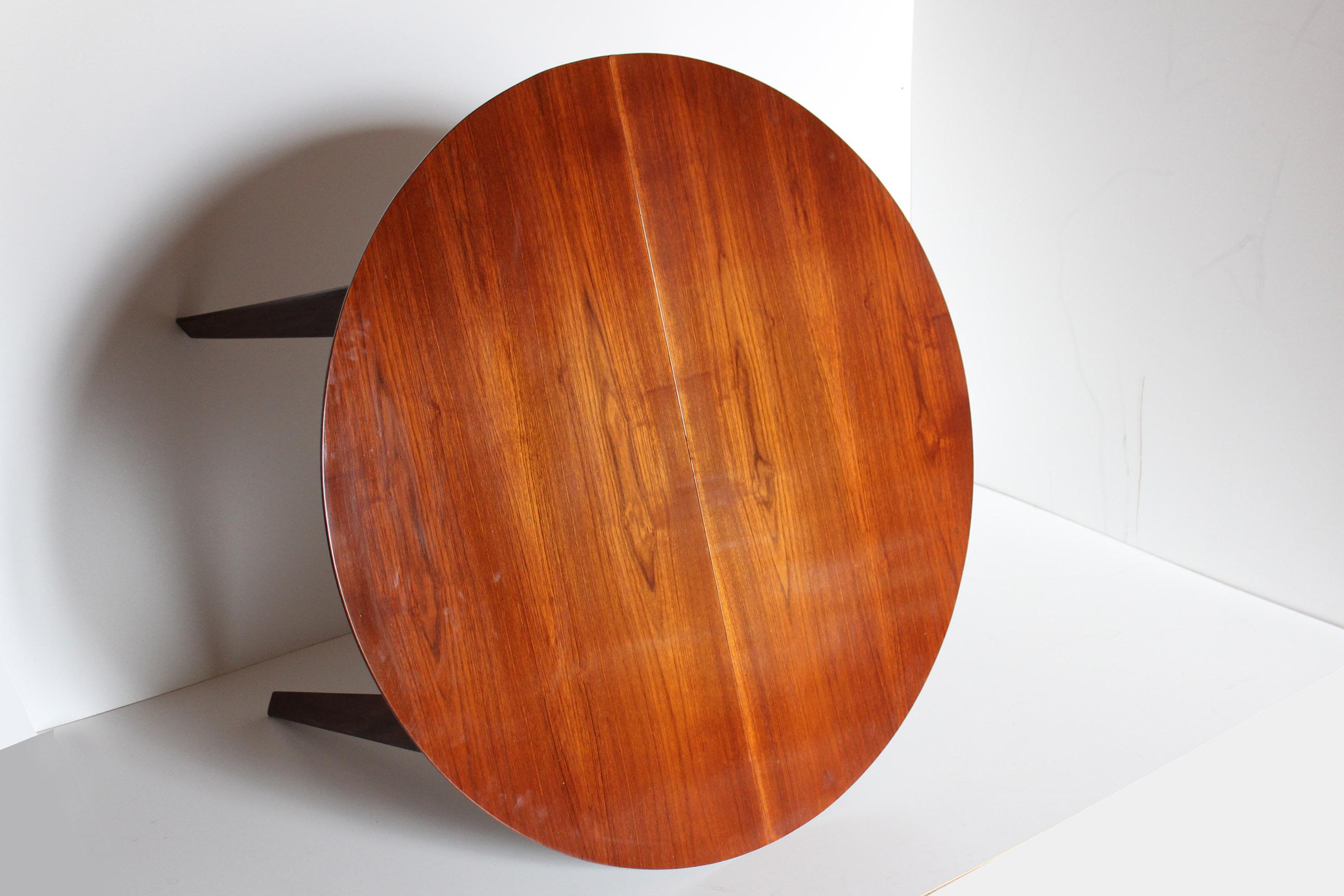 Mid-20th Century 1950s Vintage extendible Dining Table in Solid Teak by Vittorio Dassi