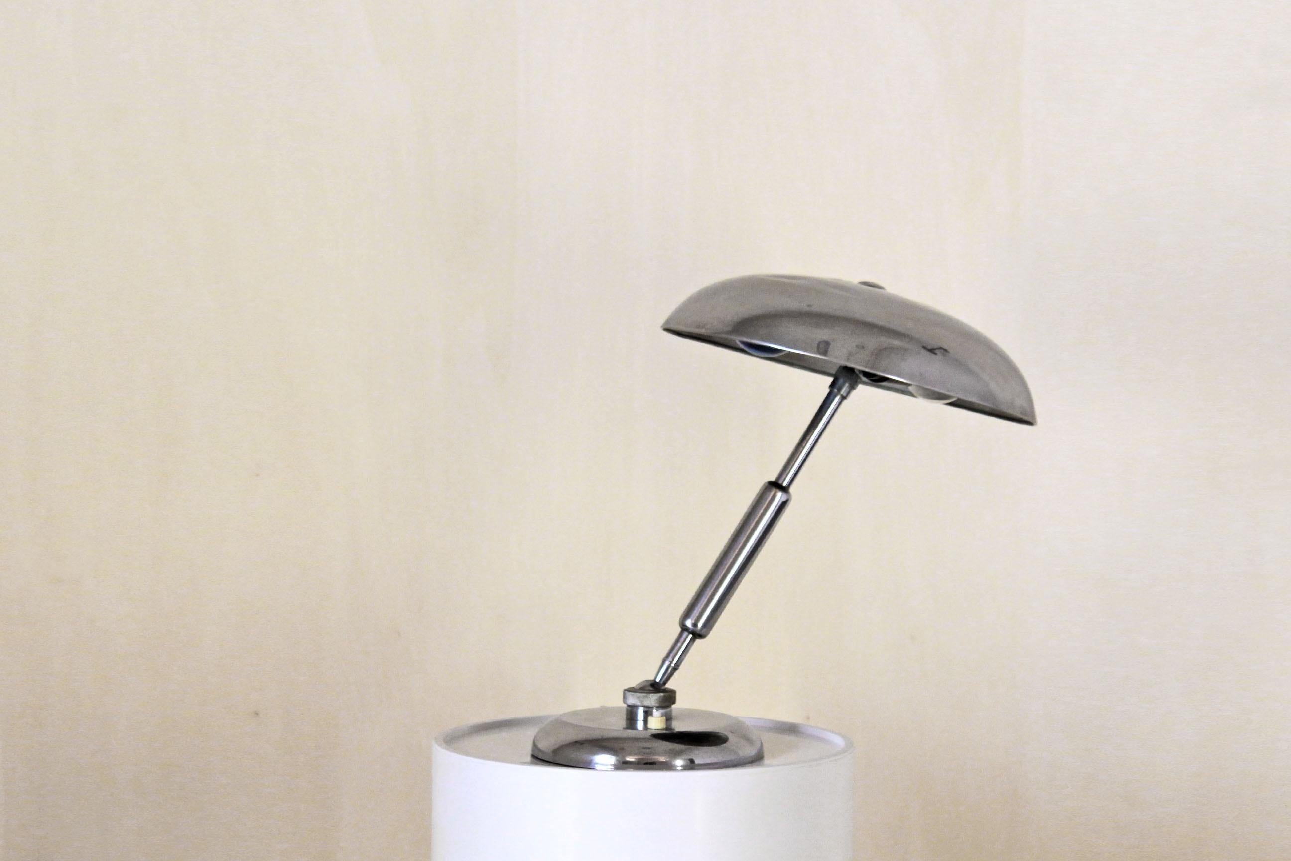 A 1950s vintage desk table lamp wit flexible structure attributed to Torlasco DESIGNER. Chromed body and double lights lighting system. The item has been policed and cleaned whilst the electrical parts have been revised by a professional. In very