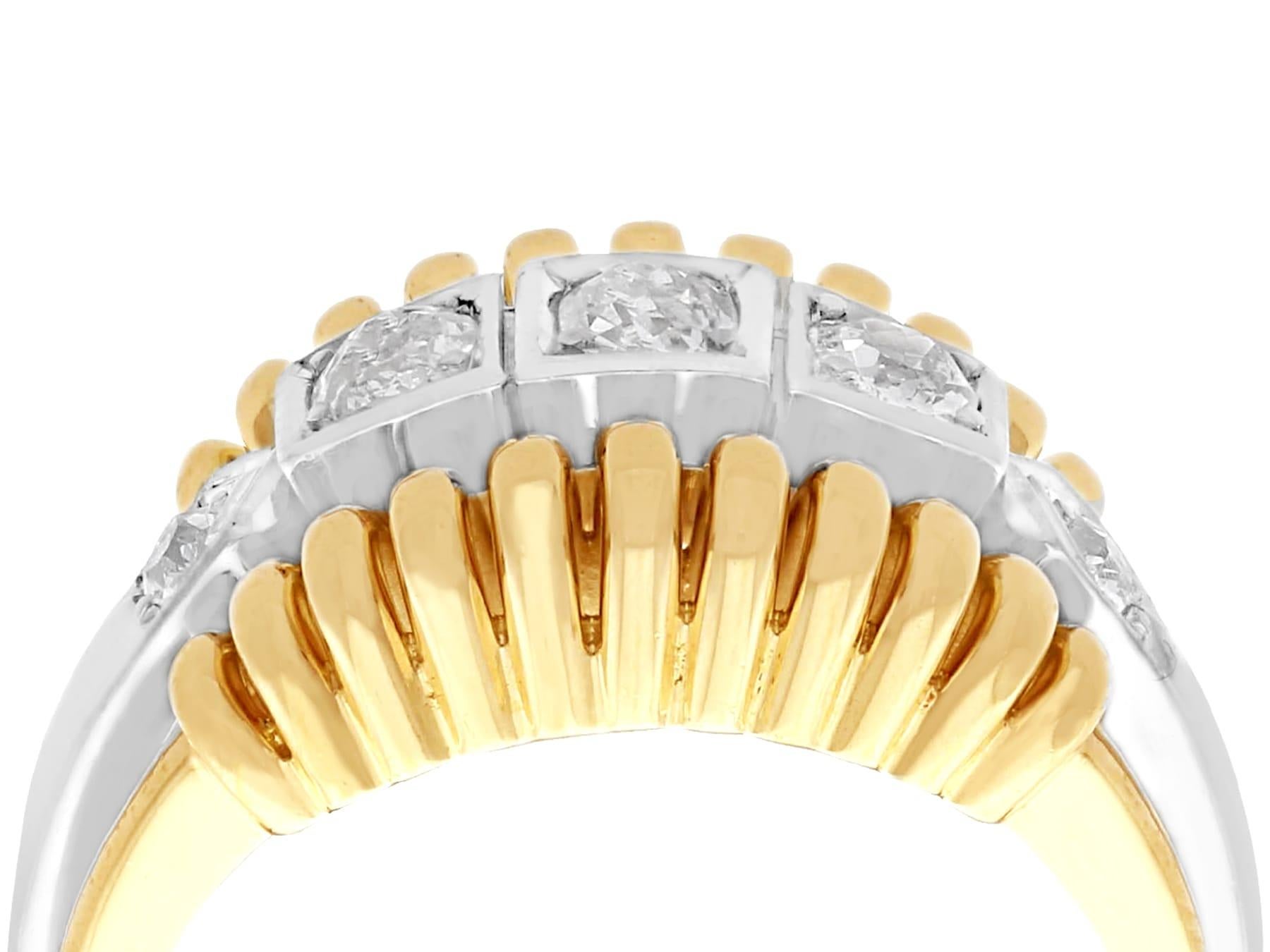 Une bague impressionnante de style Art Déco avec un diamant de 0,88 carat et une monture en or jaune et en or blanc 14k ; une partie de nos diverses collections de bijoux en diamant.

Cette belle et impressionnante bague à diamants vintage a été