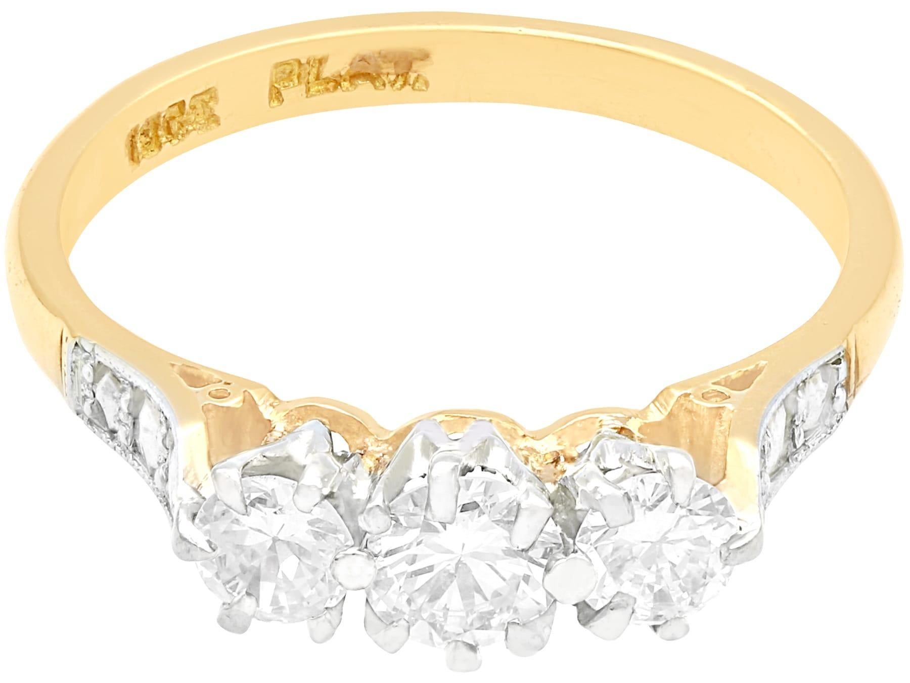 Vintage Diamant und Gelbgold Trilogie Ring (Rundschliff) im Angebot