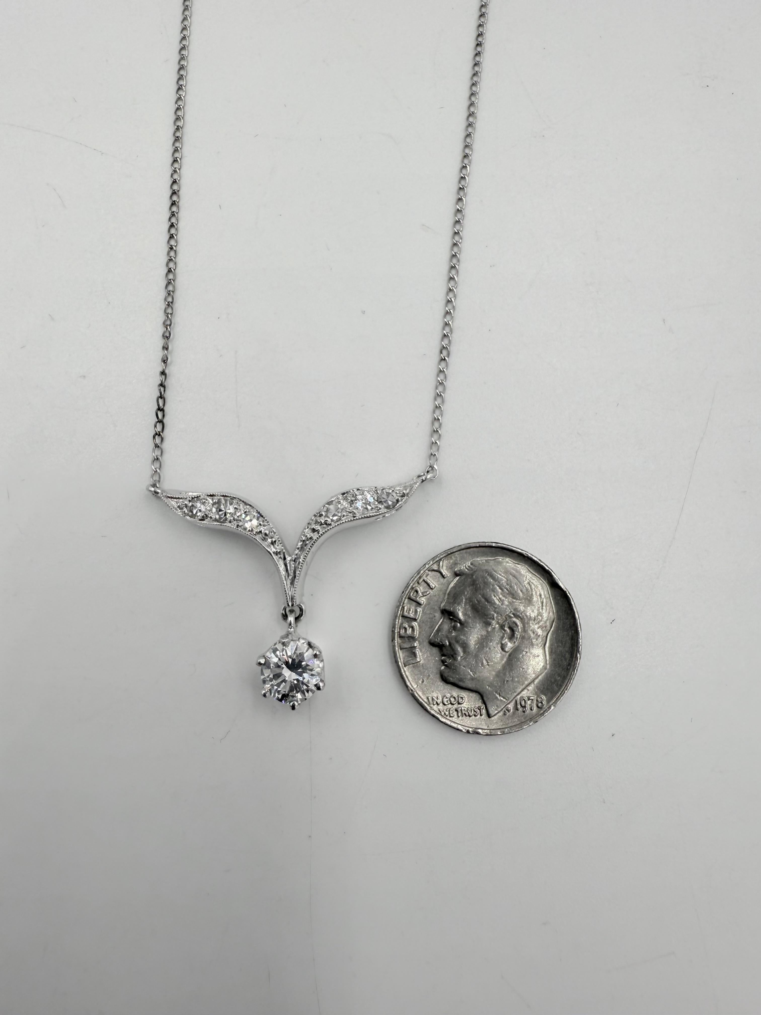 Taglio rotondo Collana vintage anni '50 con goccia di diamante in oro bianco 14 carati in vendita