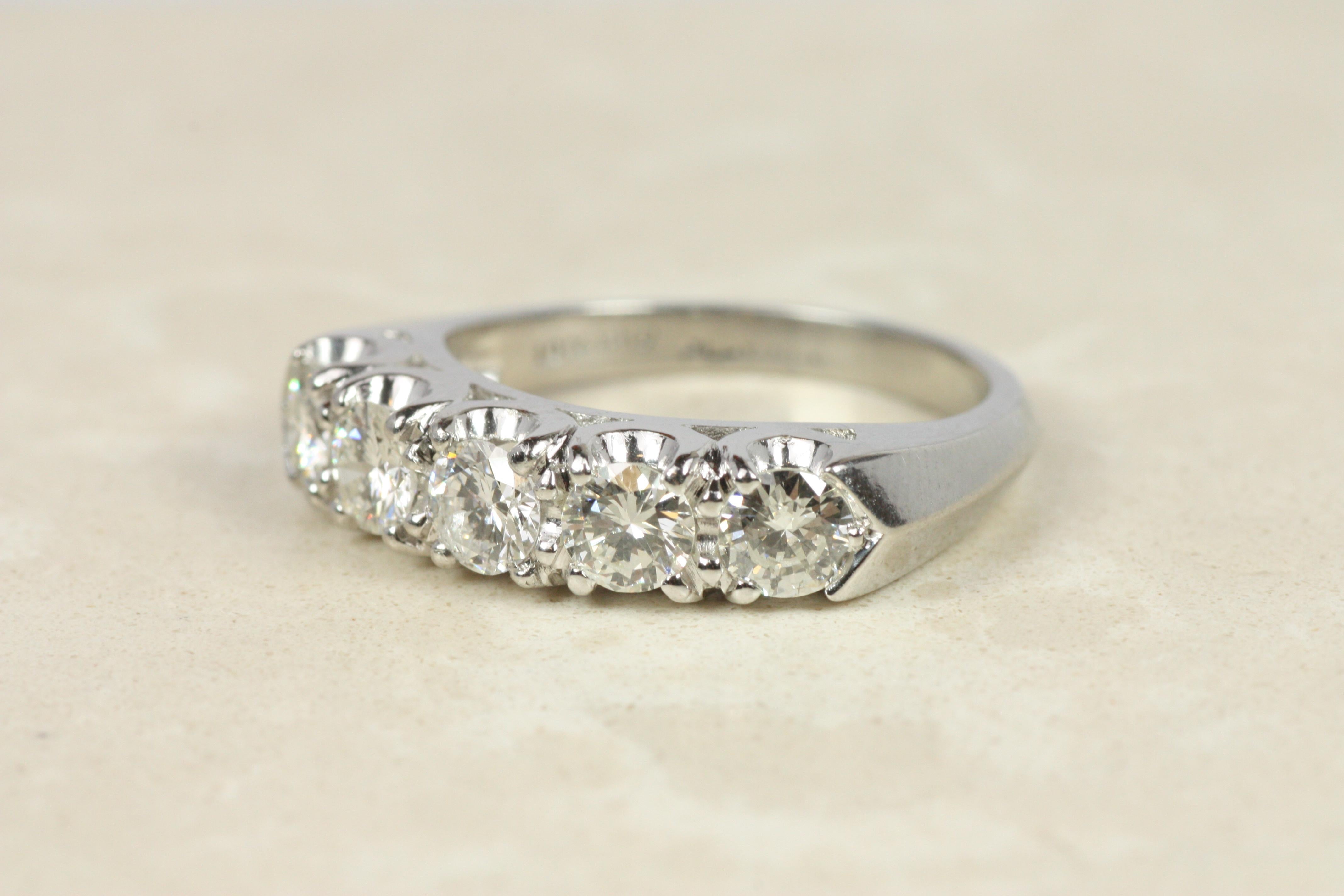 1950s Vintage Diamond Wedding Band in Platinum For Sale 1