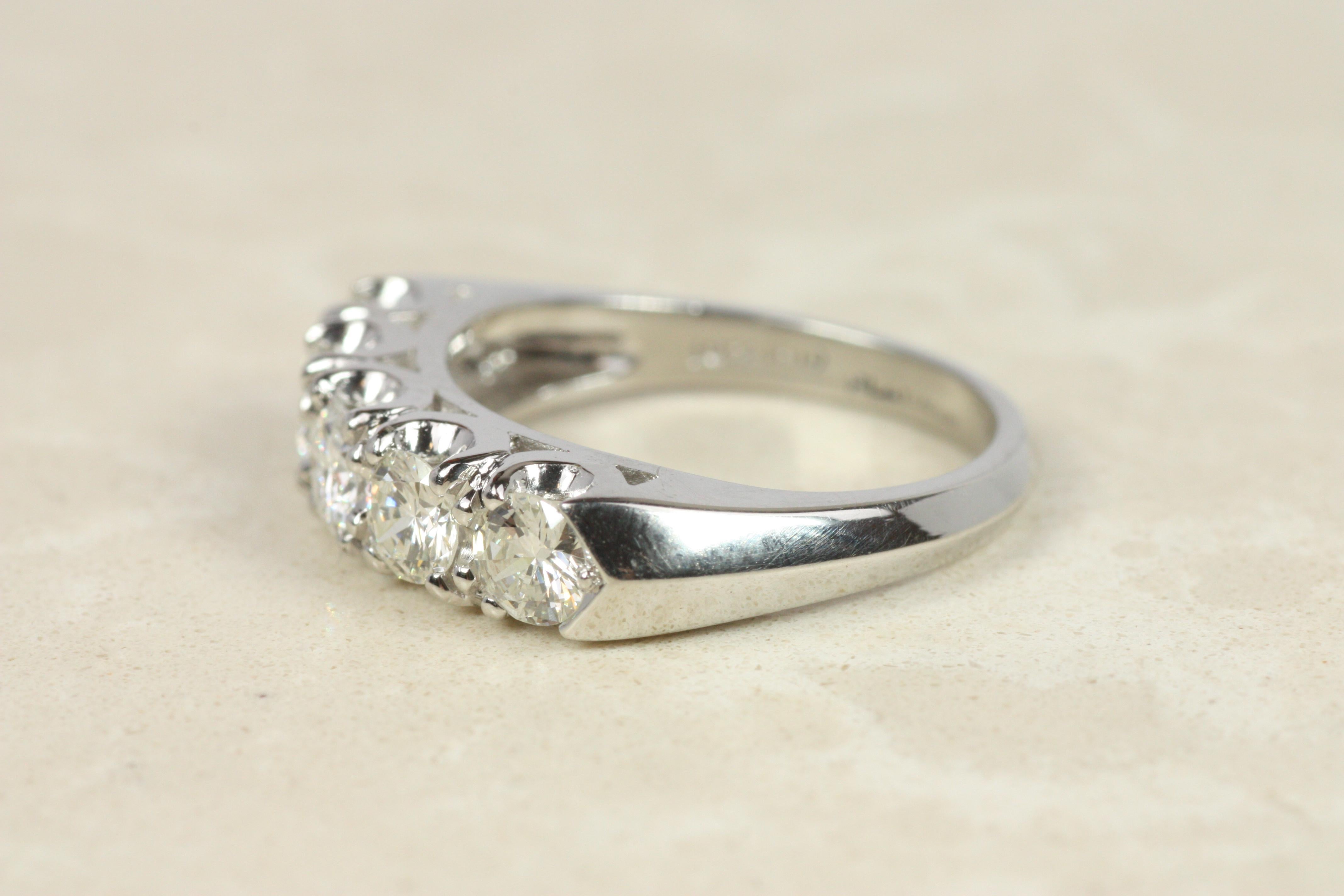1950s Vintage Diamond Wedding Band in Platinum For Sale 2