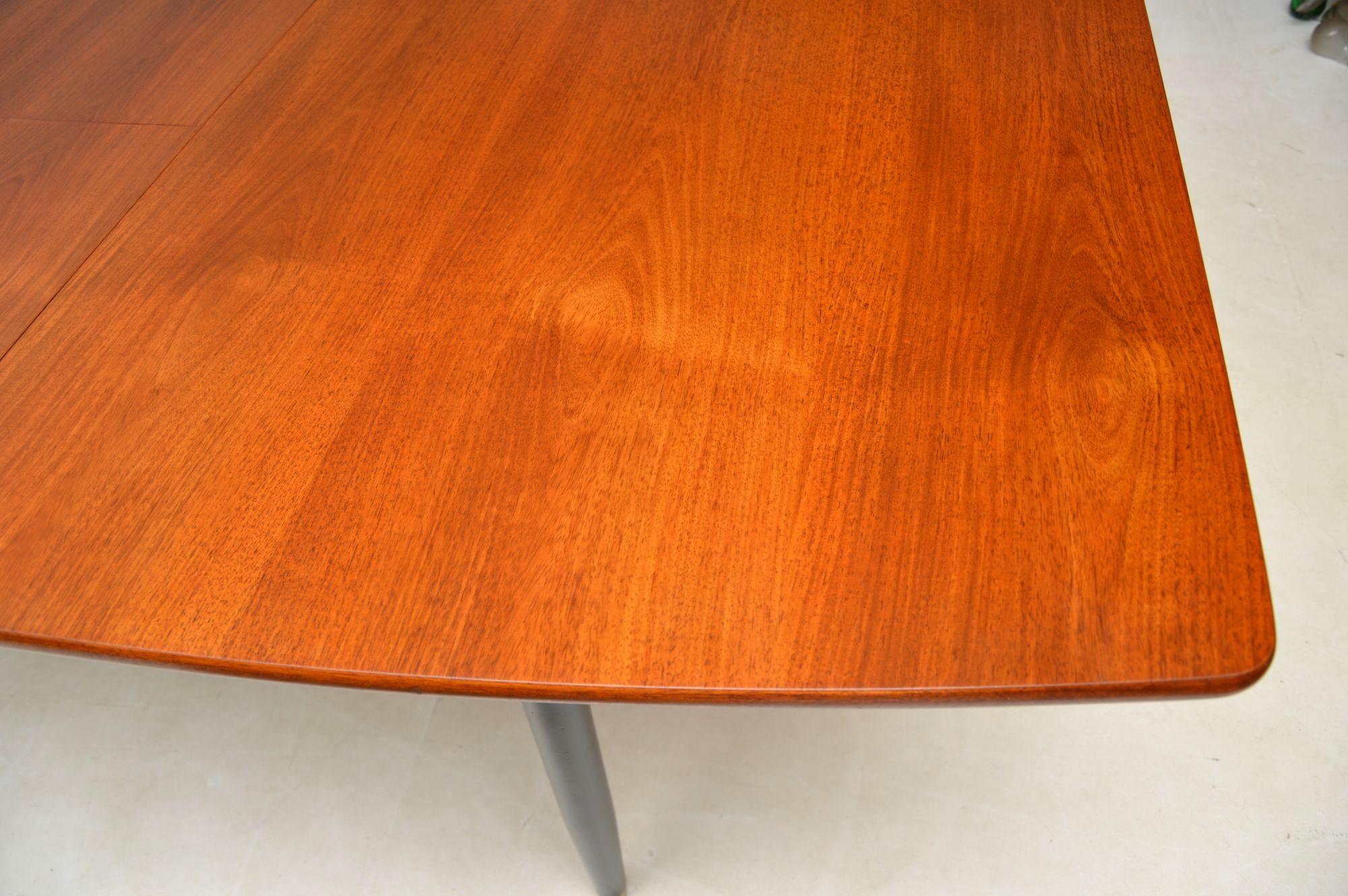 1950s Vintage Dining Table and Chairs by Robin Day for Hille In Good Condition In London, GB