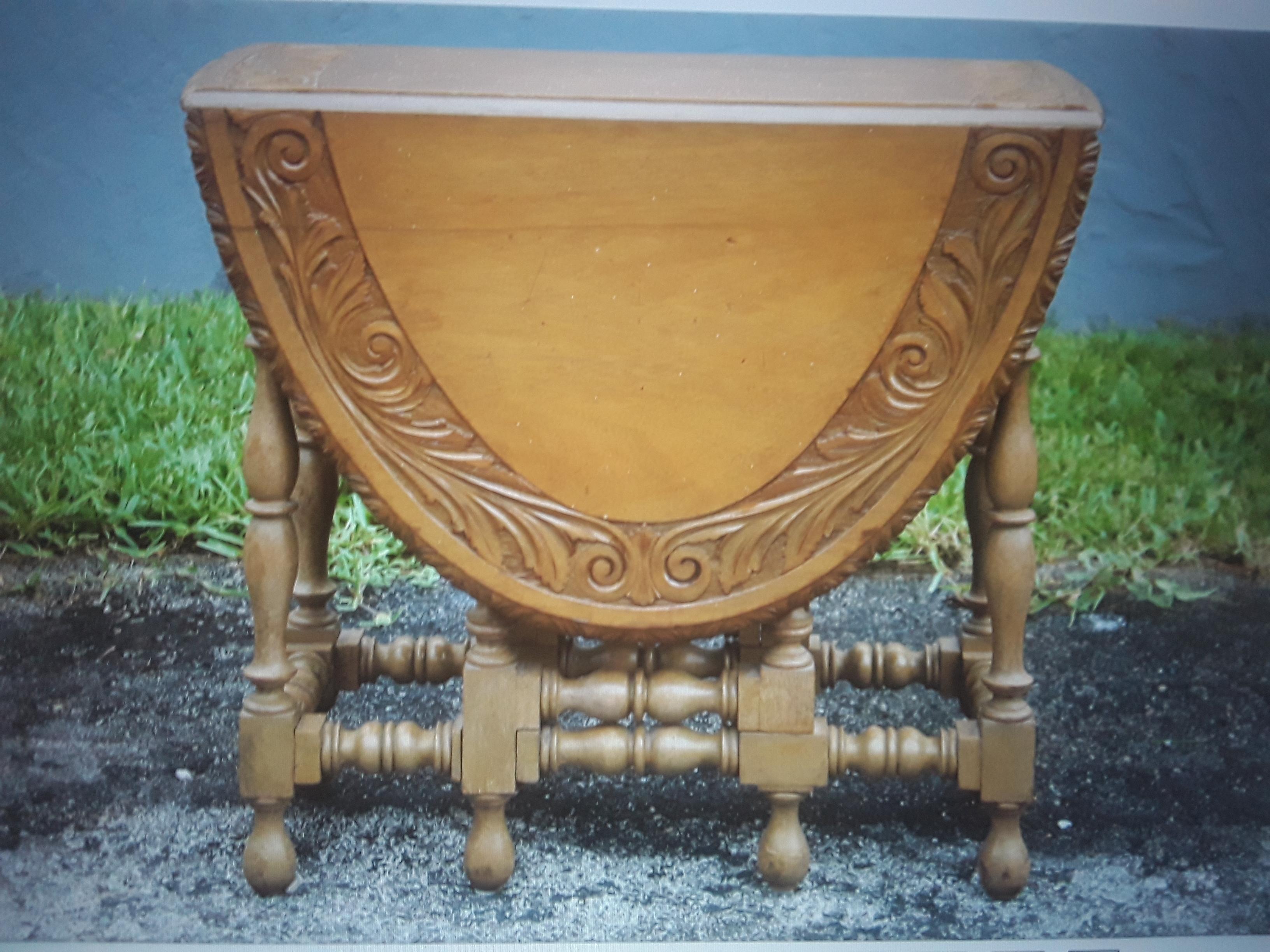 1950's Vintage Drop-Side Masterfully Carved Dining Table For Sale 5